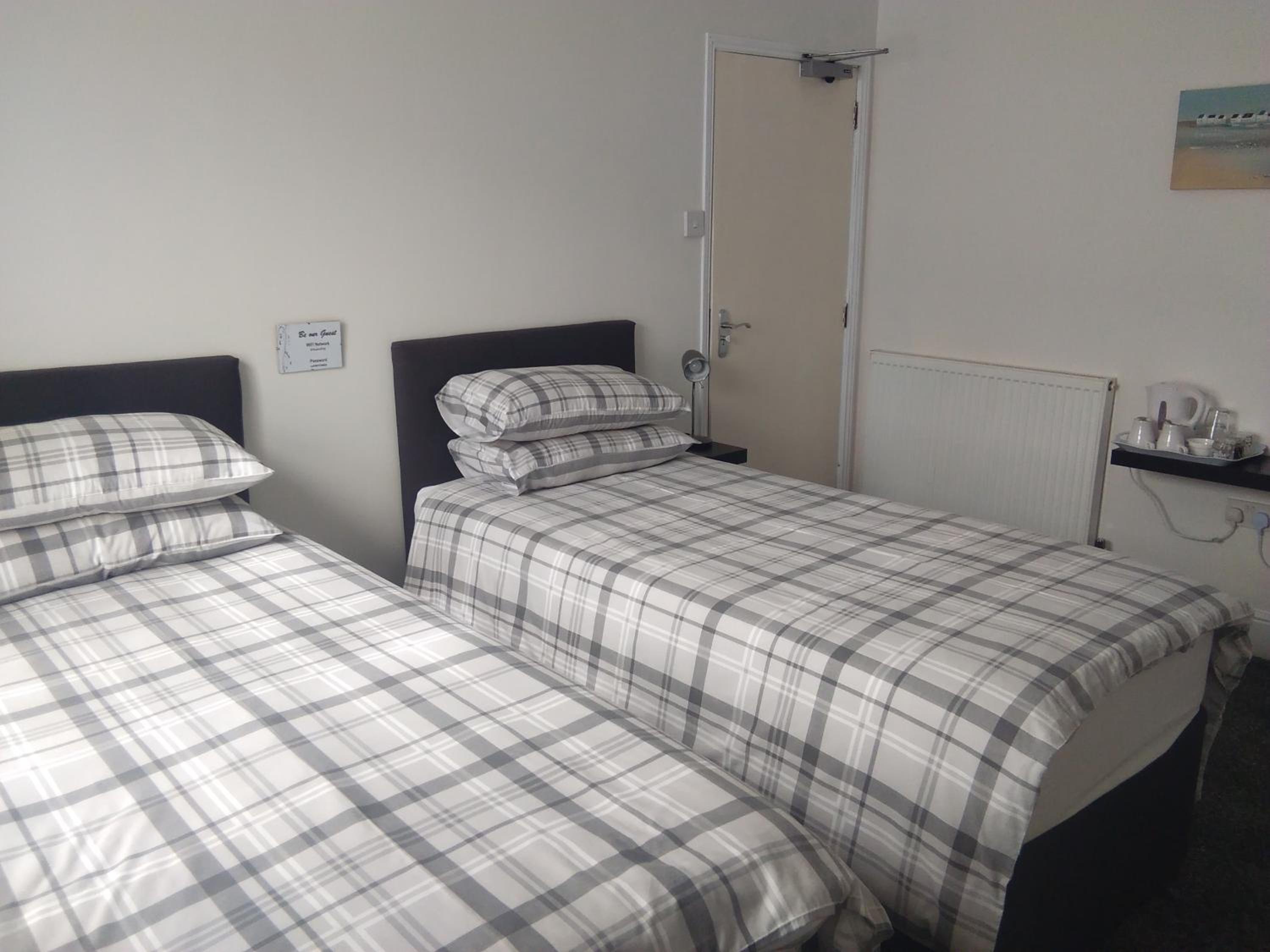 Budget Twin Room photo 2