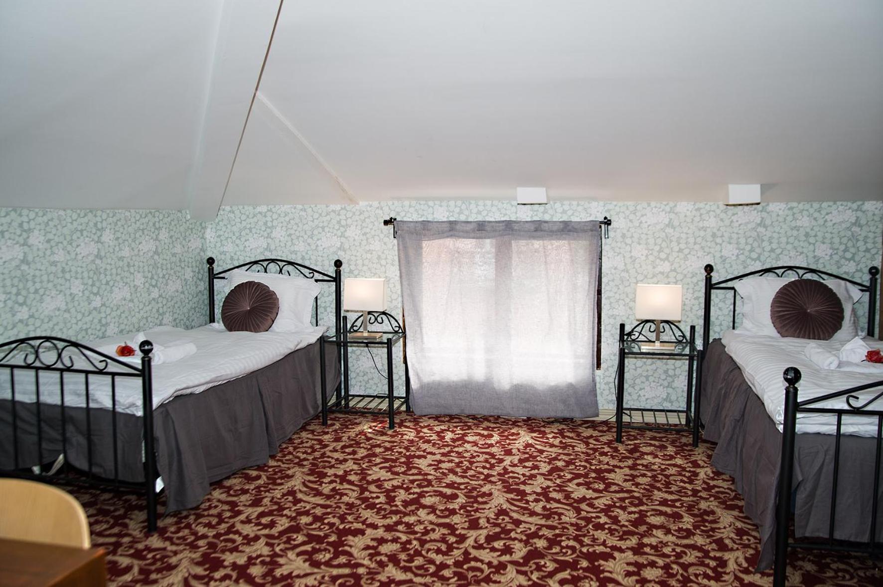 Deluxe Twin Room - Photo 3
