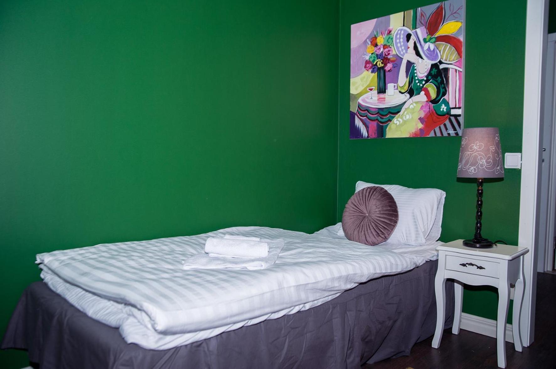 Single Room with Bathroom photo 2