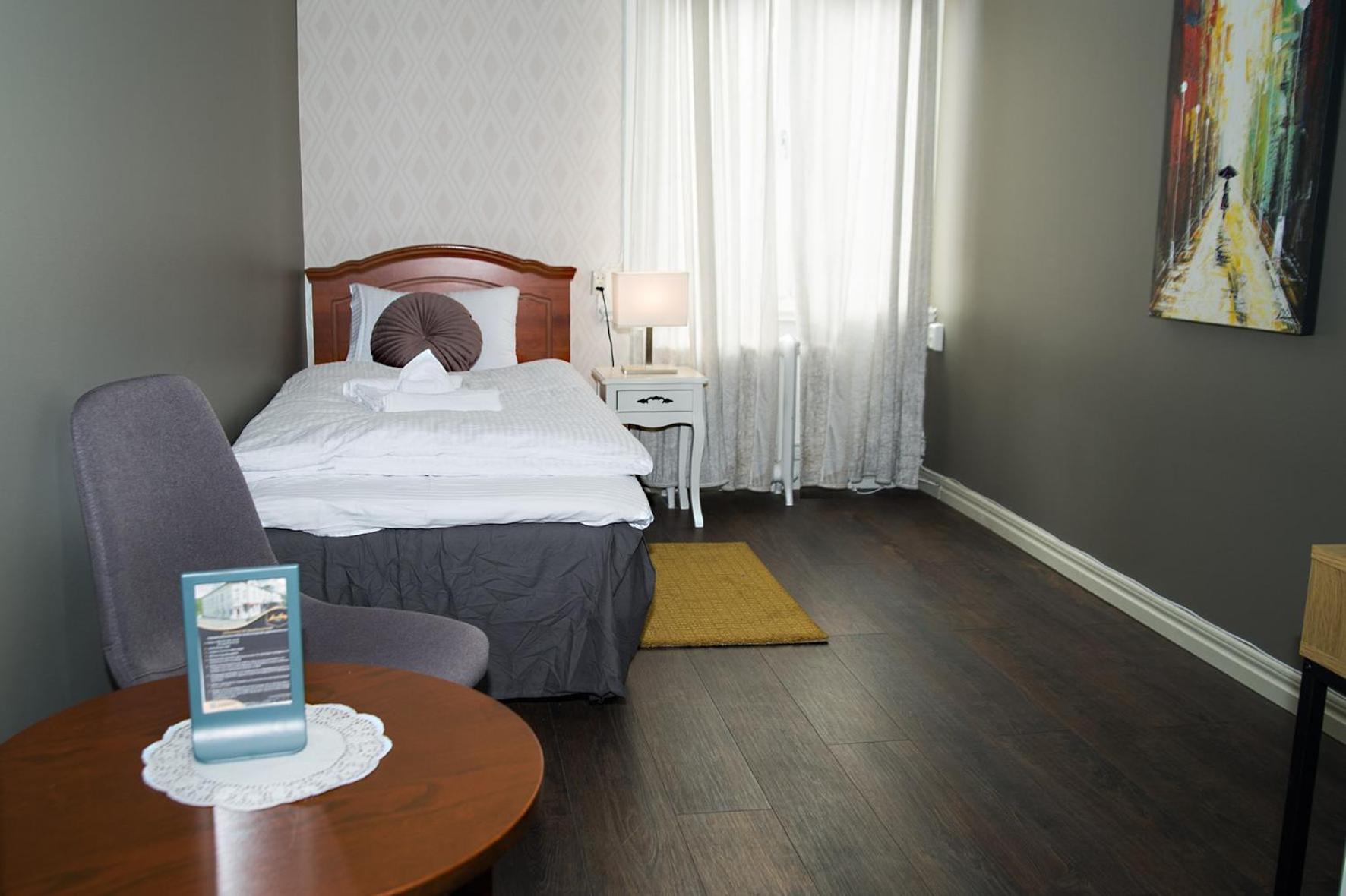 Single Room with Bathroom photo 3