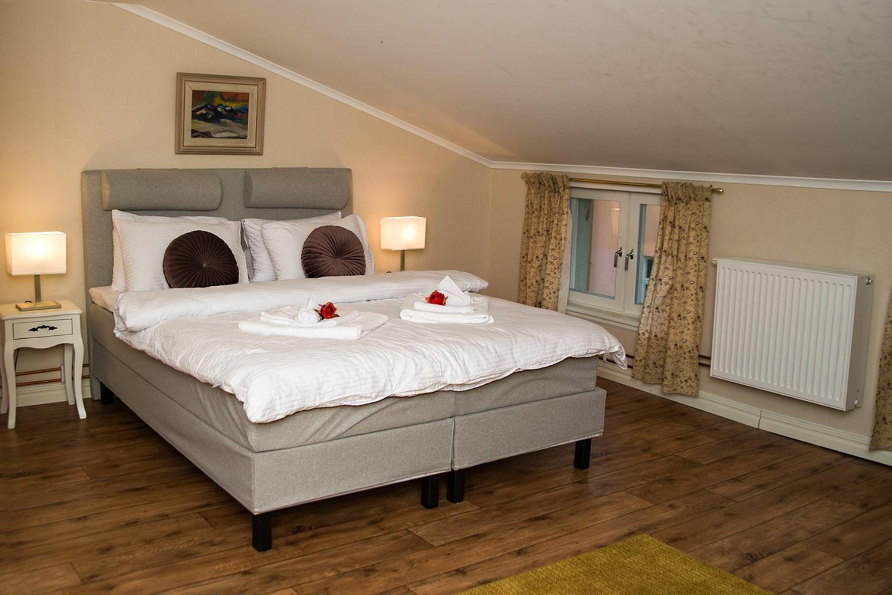 Deluxe King Room photo 1