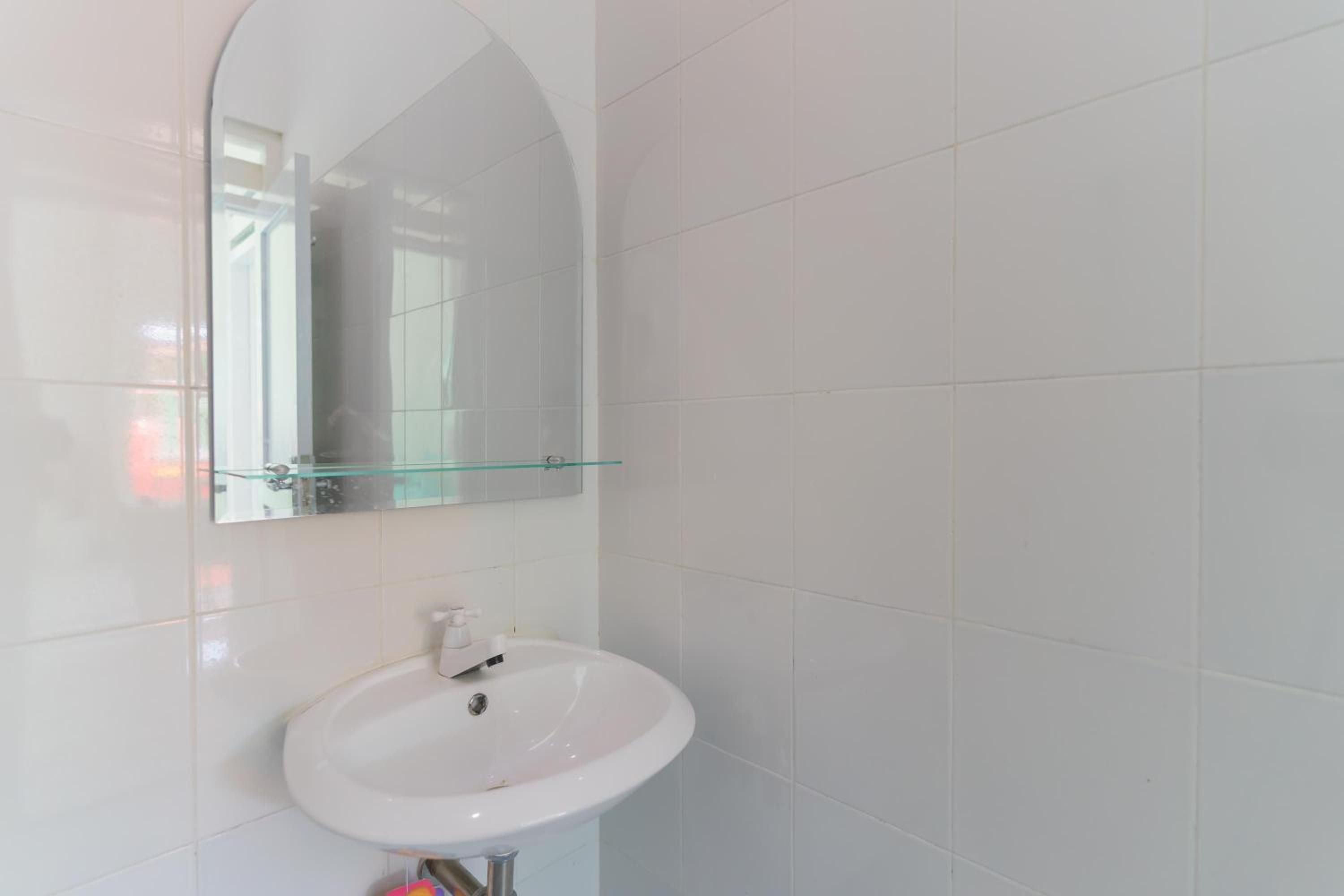 Standard Double Room With Shared Bathroom - Photo 2