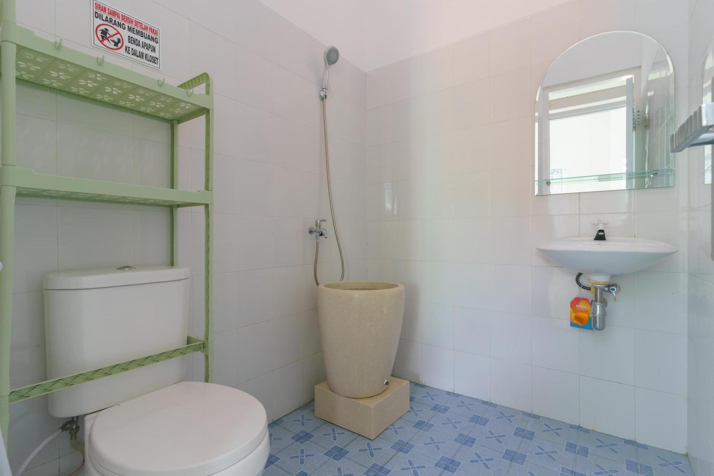 Standard Double Room With Shared Bathroom - Photo 5