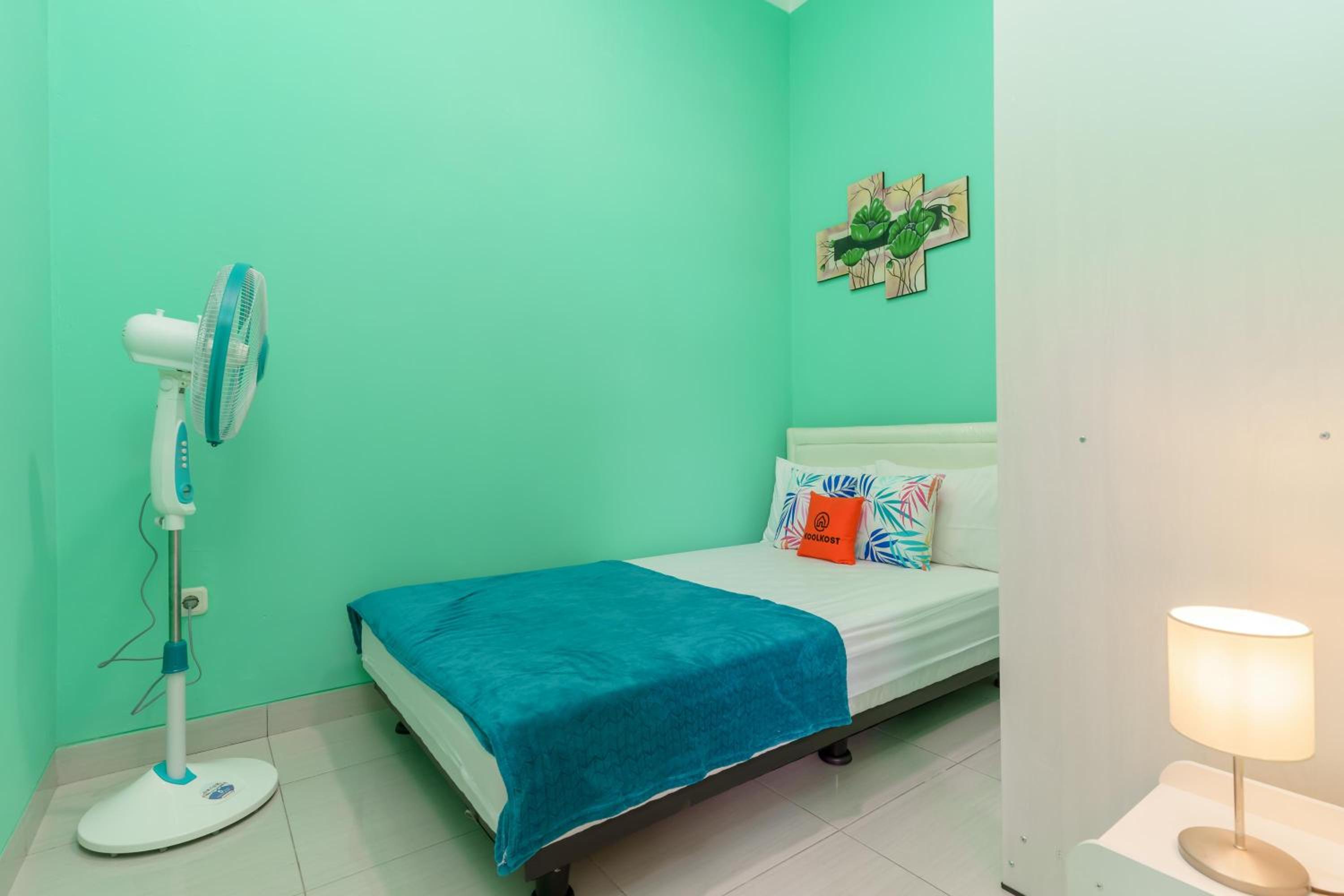 Standard Double Room With Shared Bathroom - Photo 4