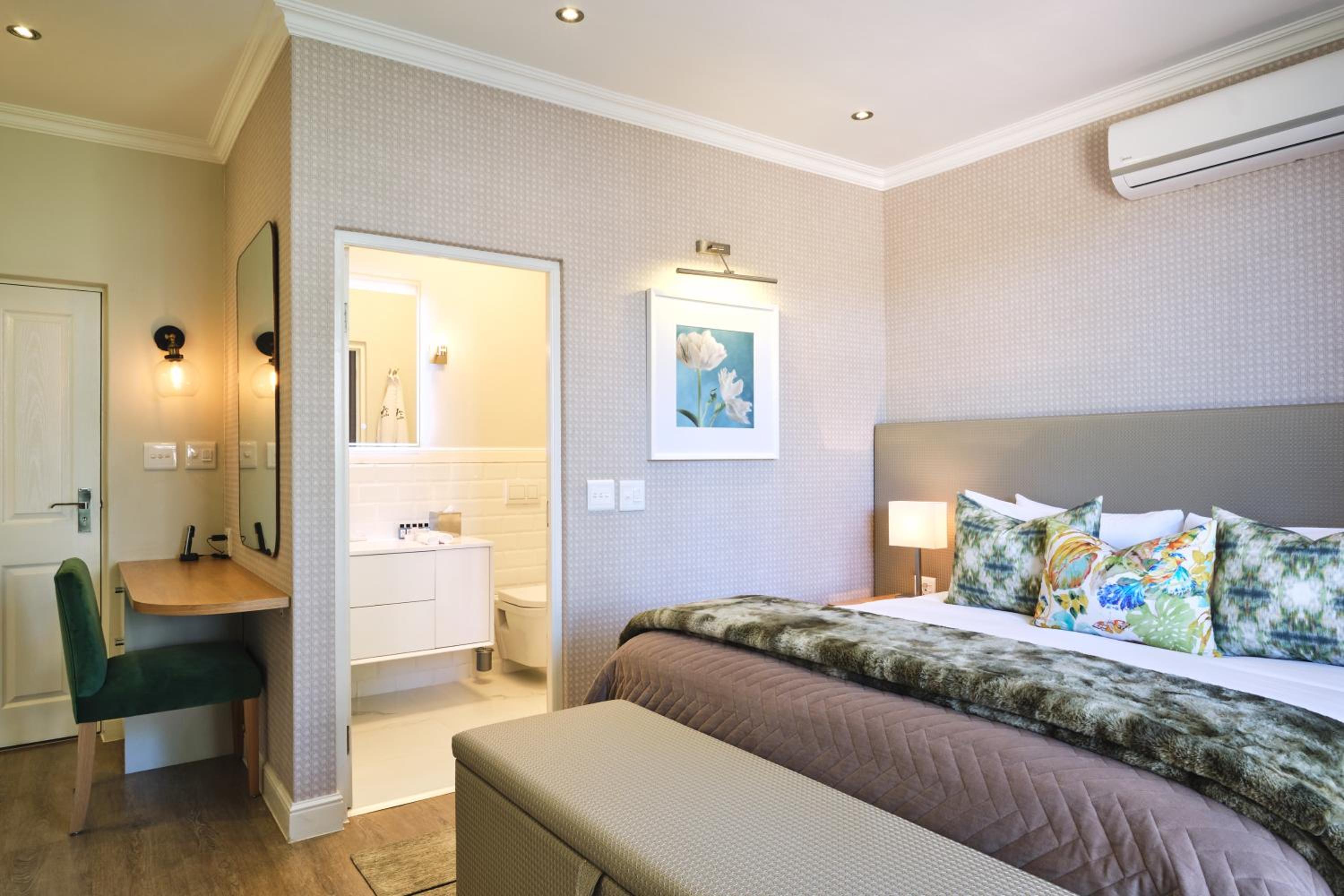 Classic King Room - Photo 3