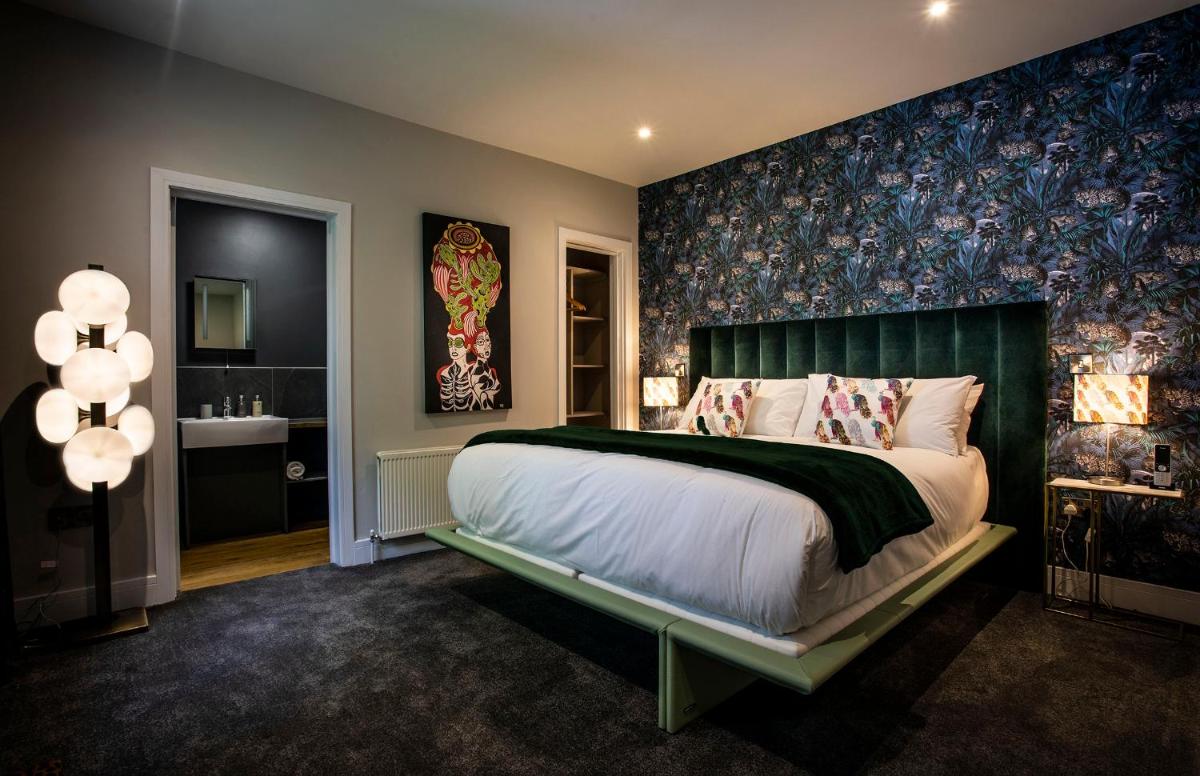 Deluxe King Room photo 3