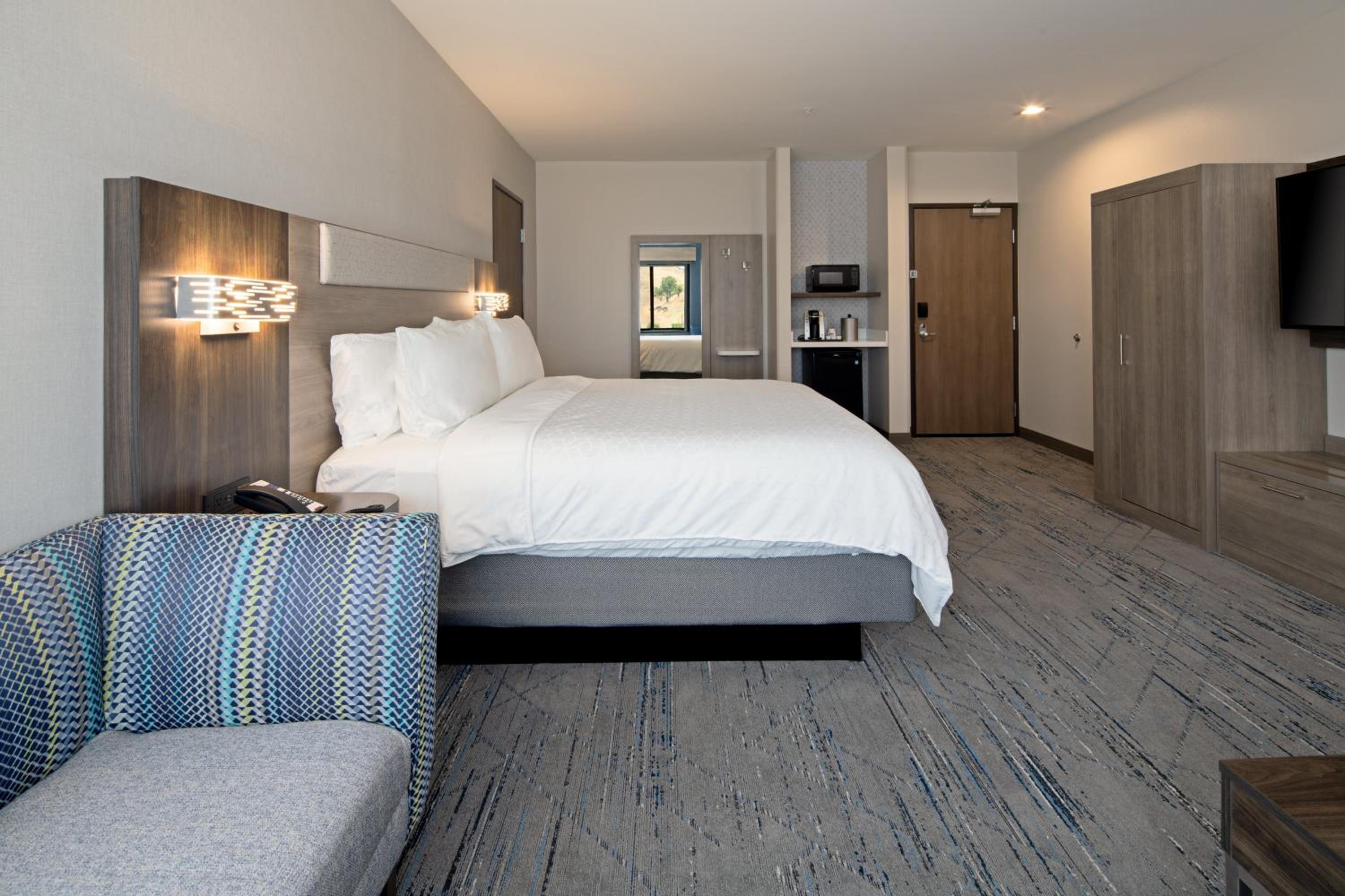 King Suite with Sofa Bed - Photo 11