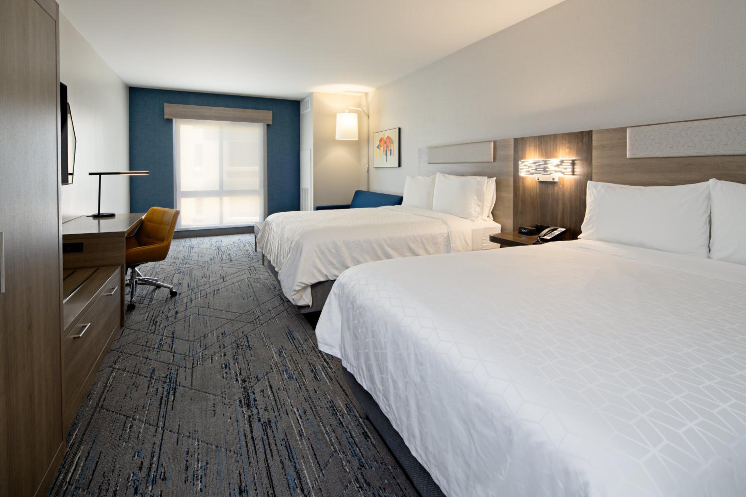 Suite with Two Queen Beds - Photo 12