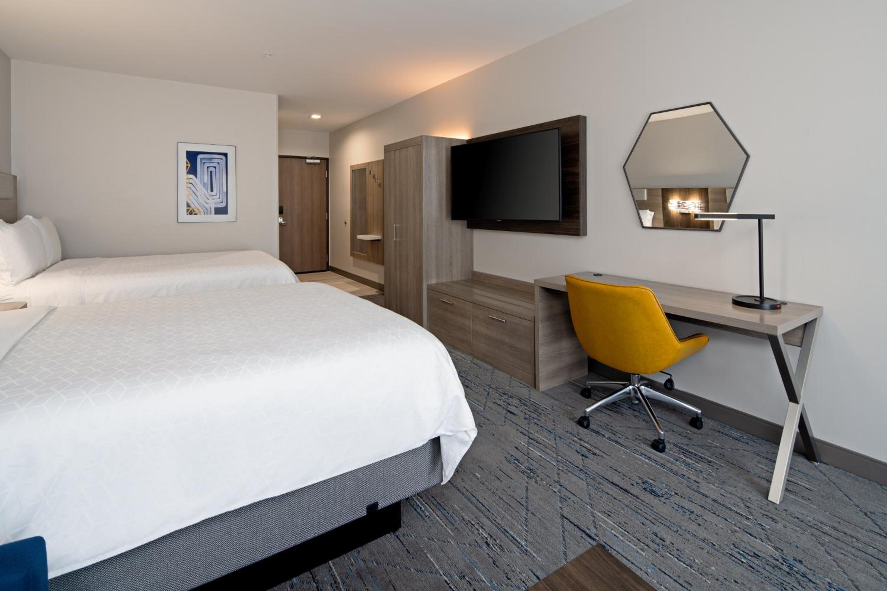 Suite with Two Queen Beds - Photo 14