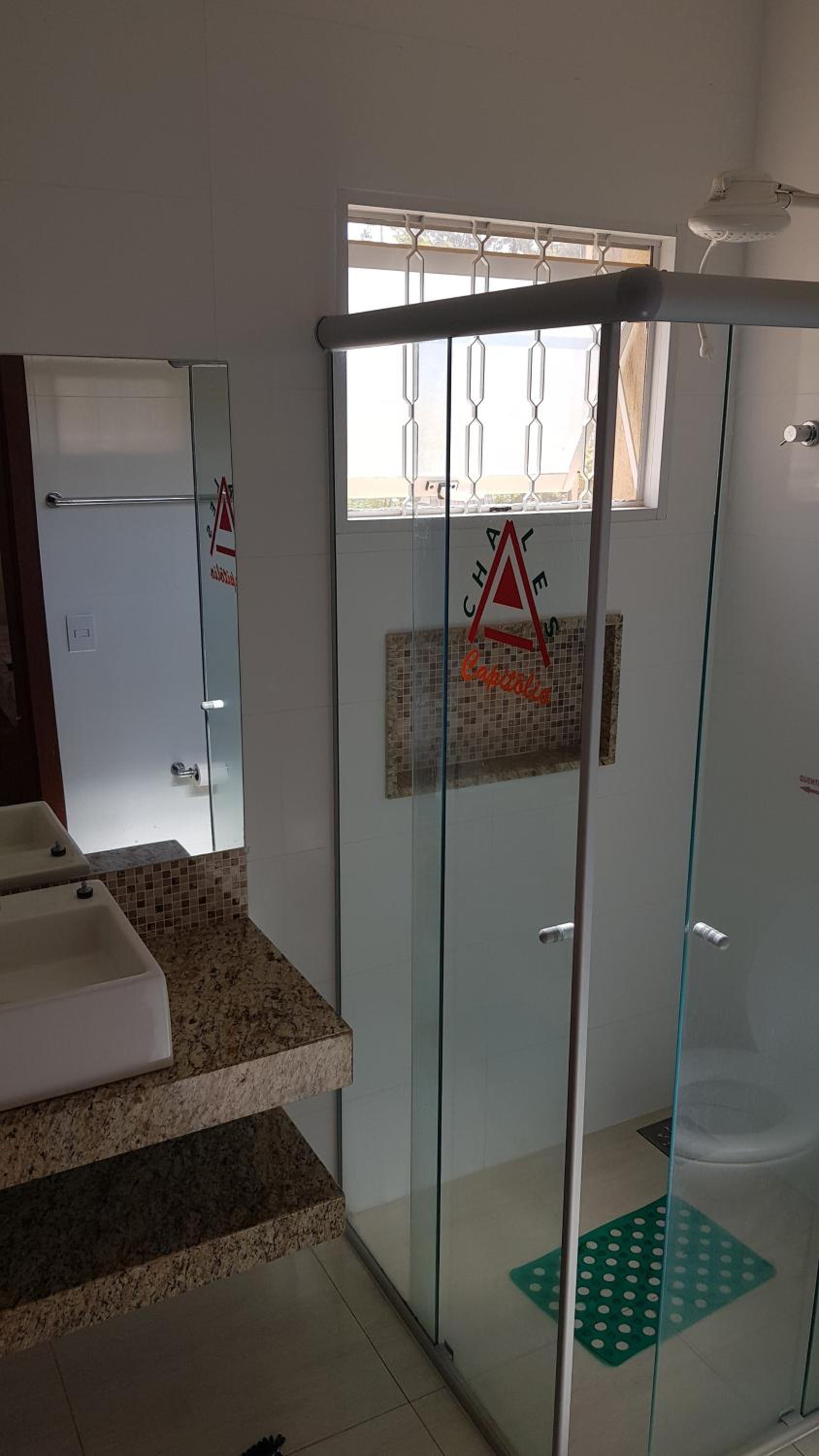 Family Suite with Balcony - Photo 11