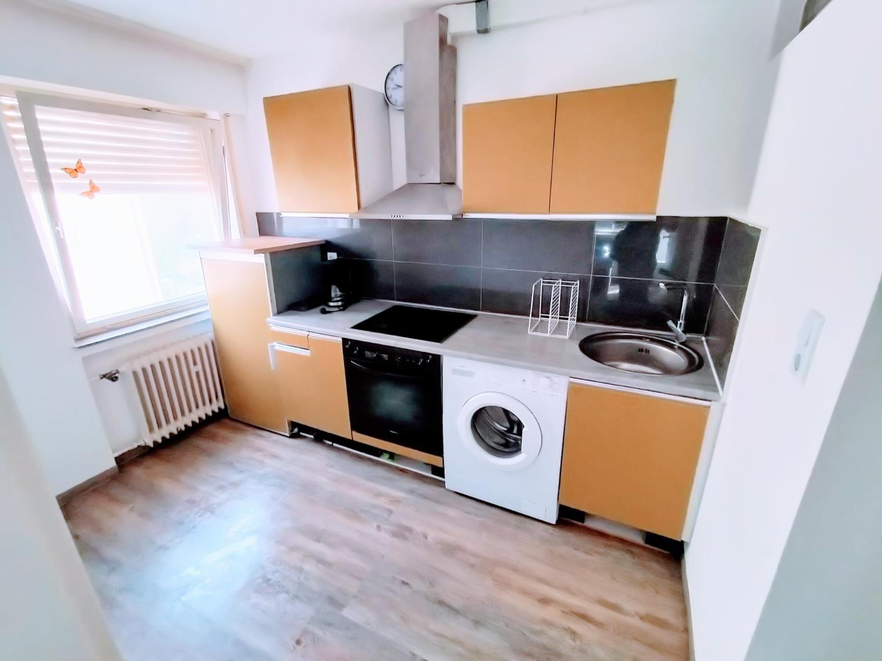 Apartment with Balcony photo 3