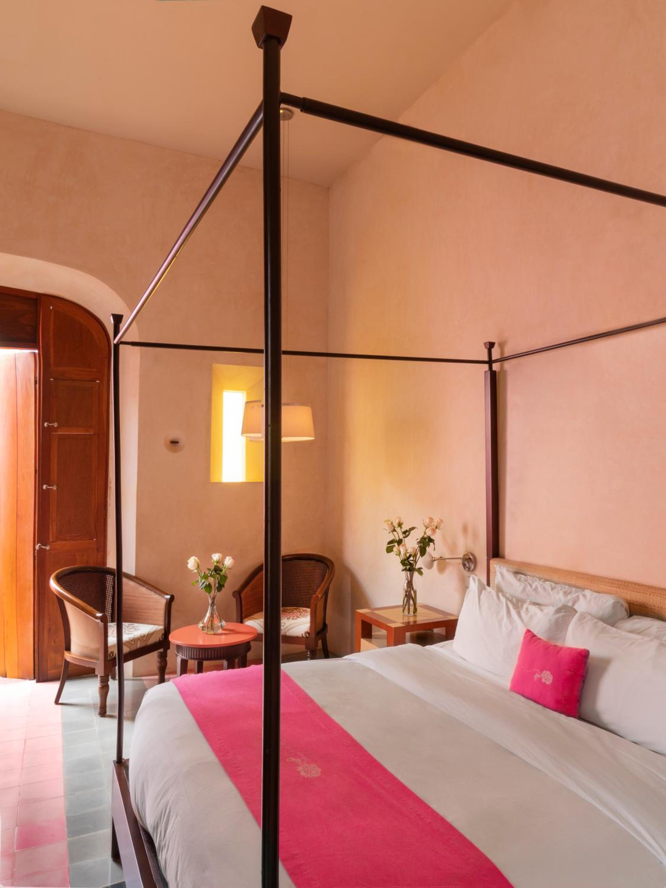 Deluxe King Room - Photo 3