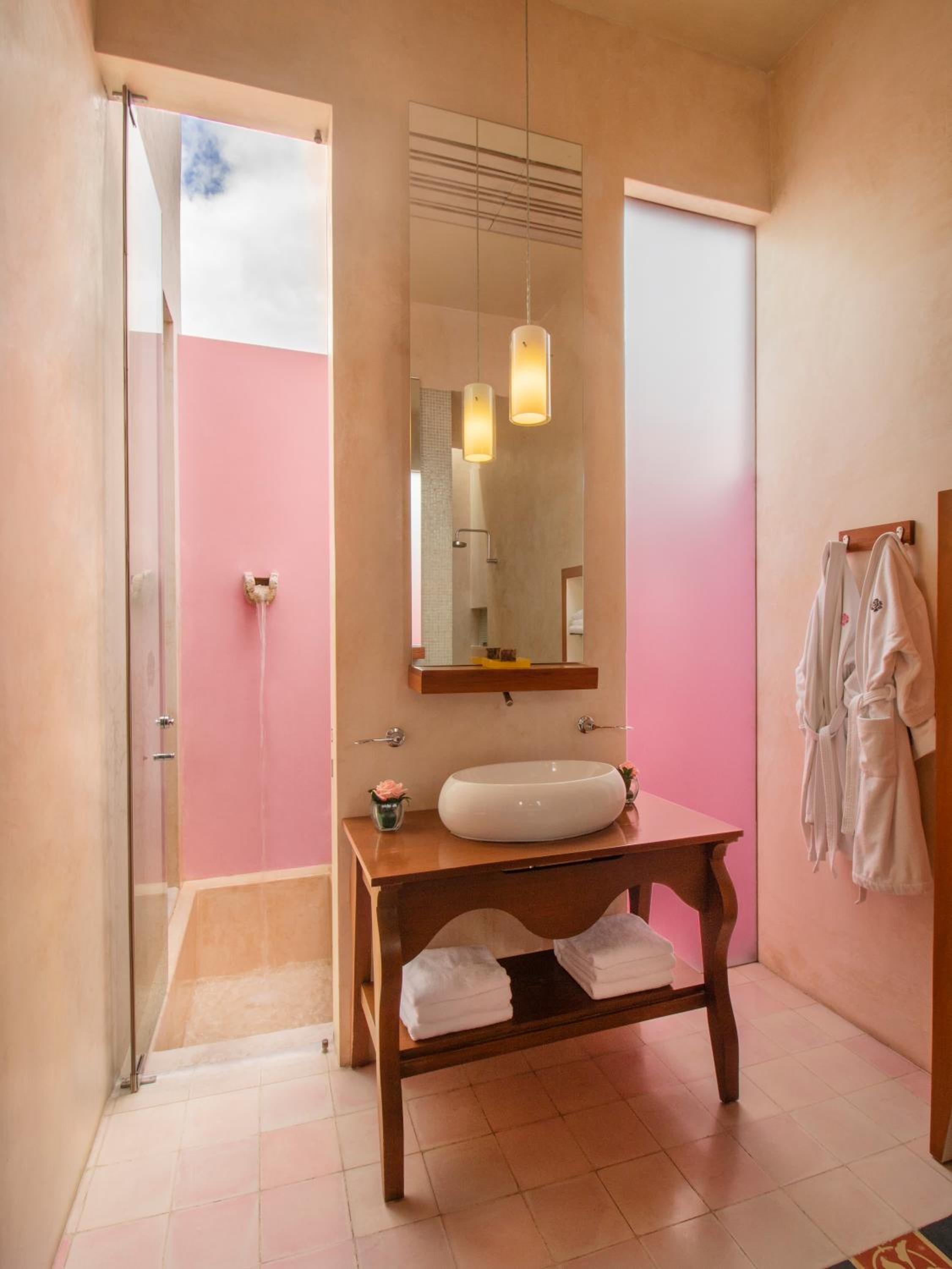 Deluxe King Room - Photo 7