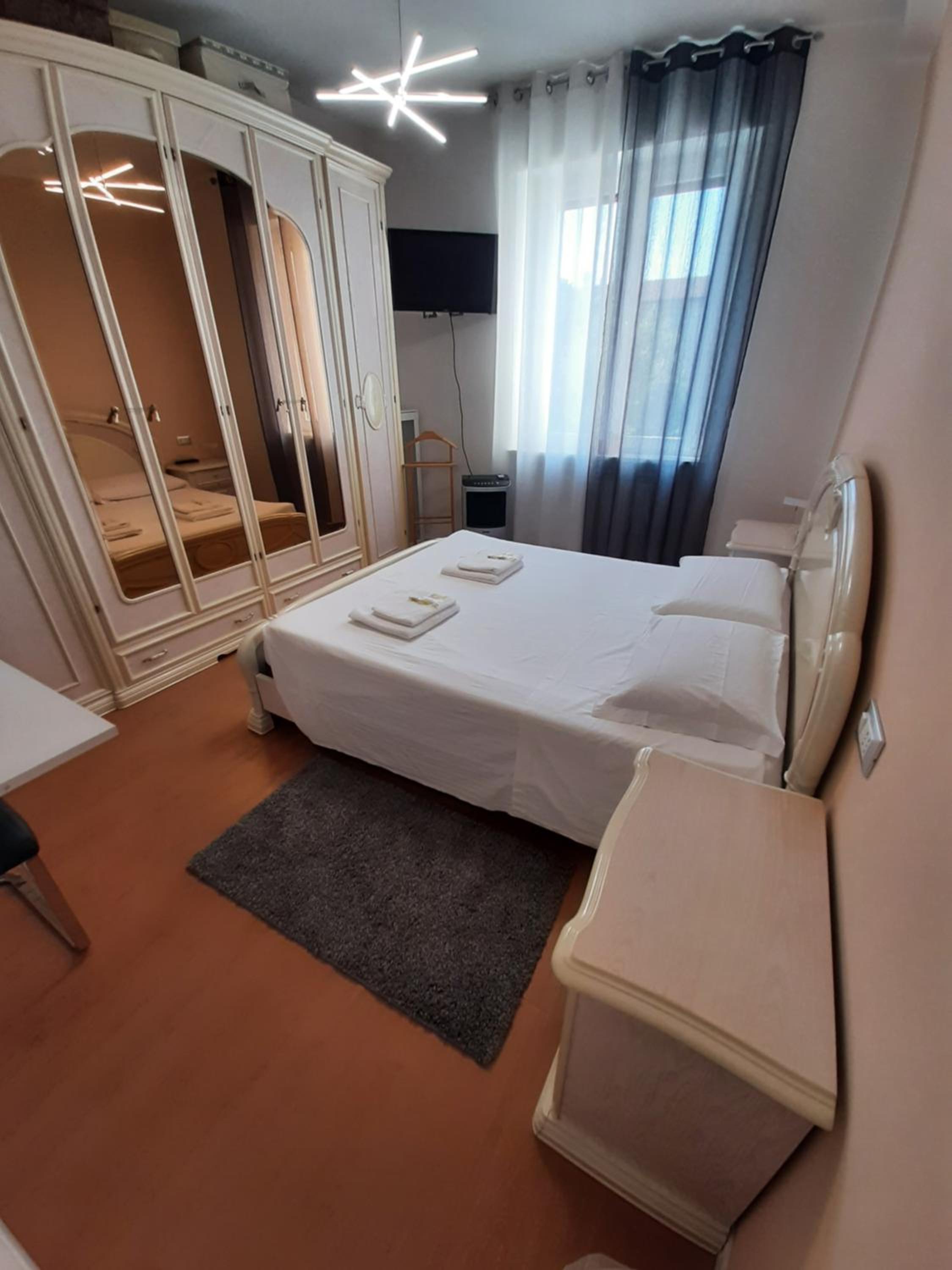 Standard Double Room with Private Bathroom