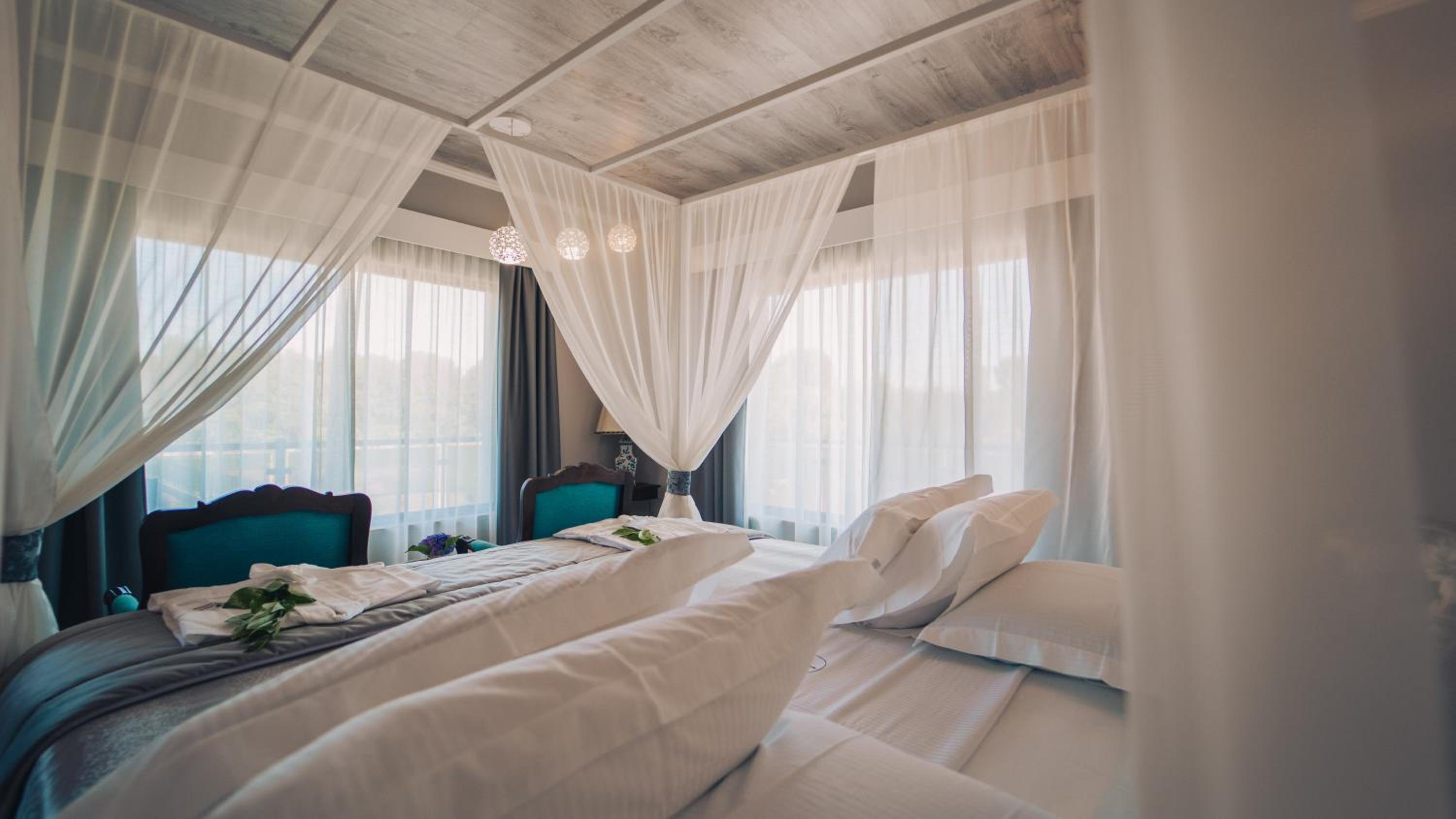 King Room with Pool View photo 3