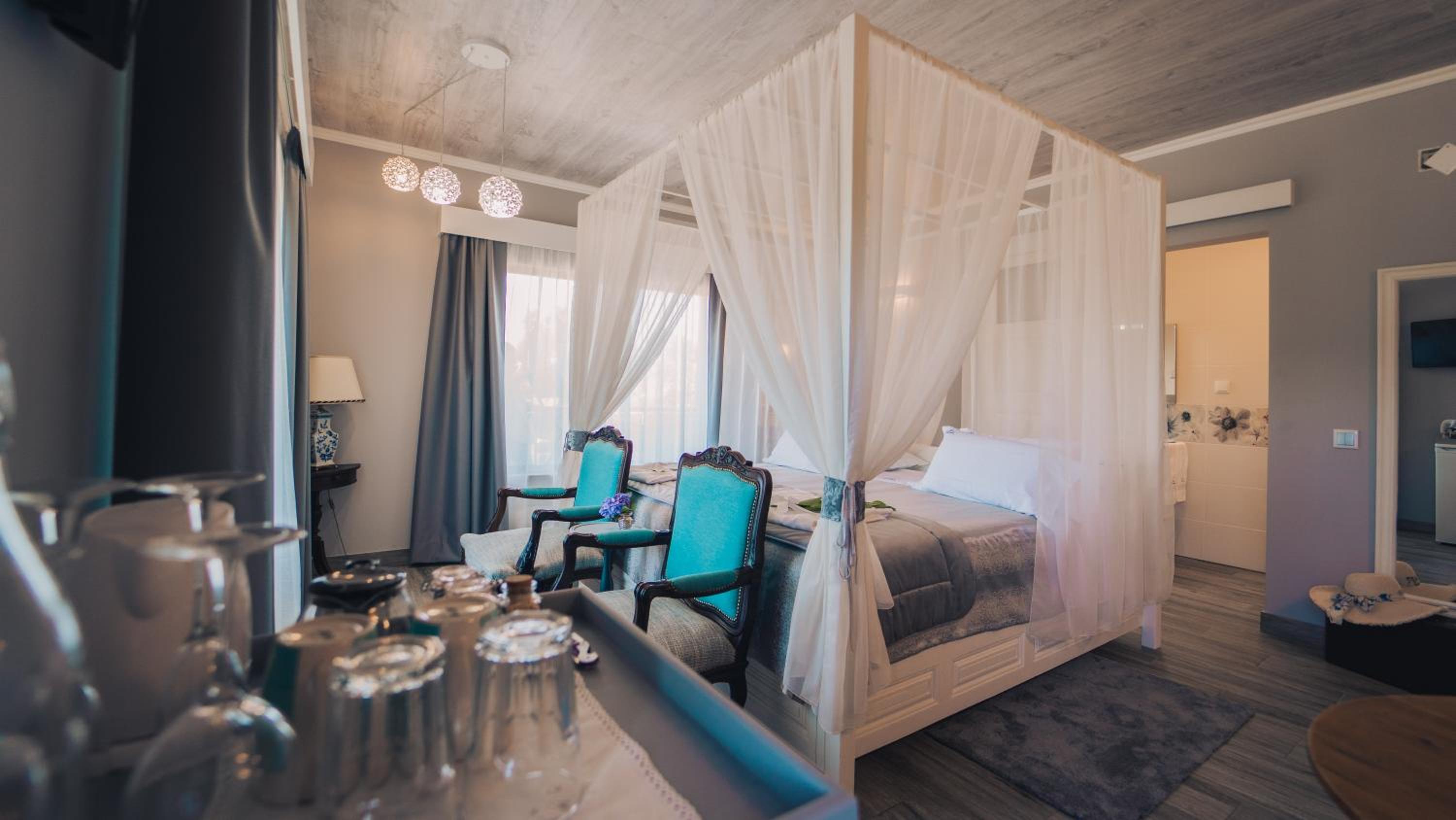 King Room with Pool View photo 2