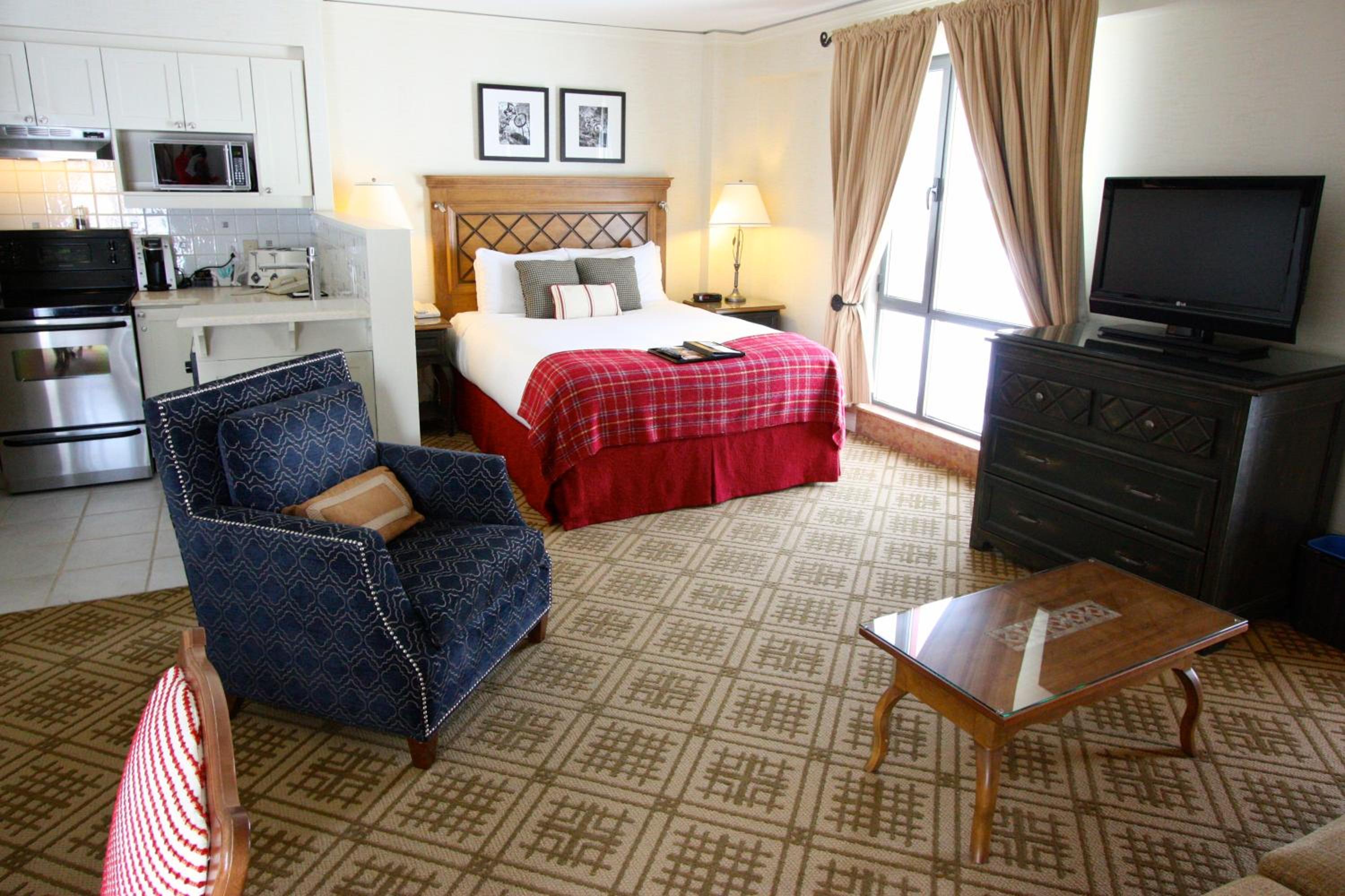 Studio Queen Suite With Kitchen And Sofa Bed - Photo 3