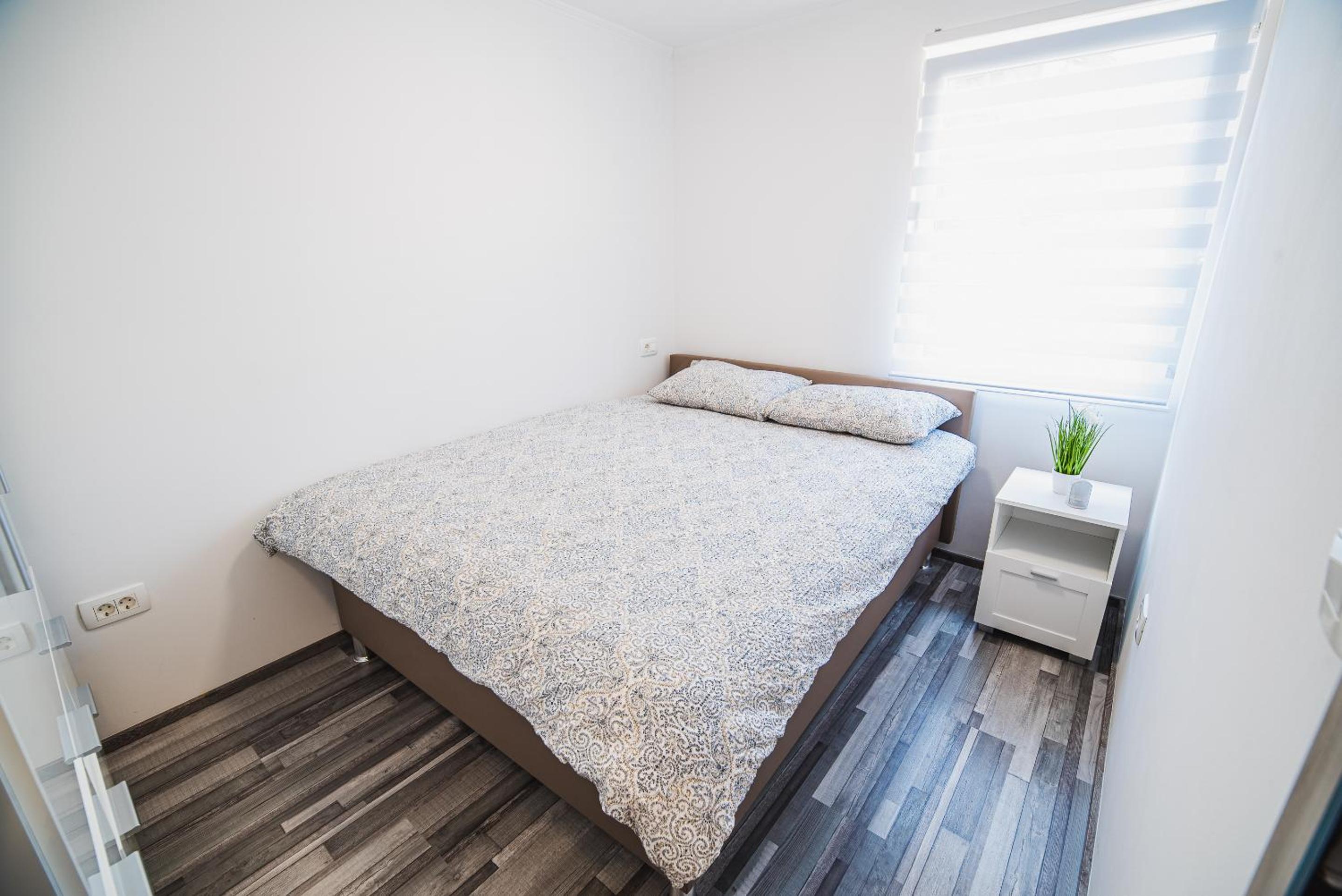 One-Bedroom Apartment - Photo 1
