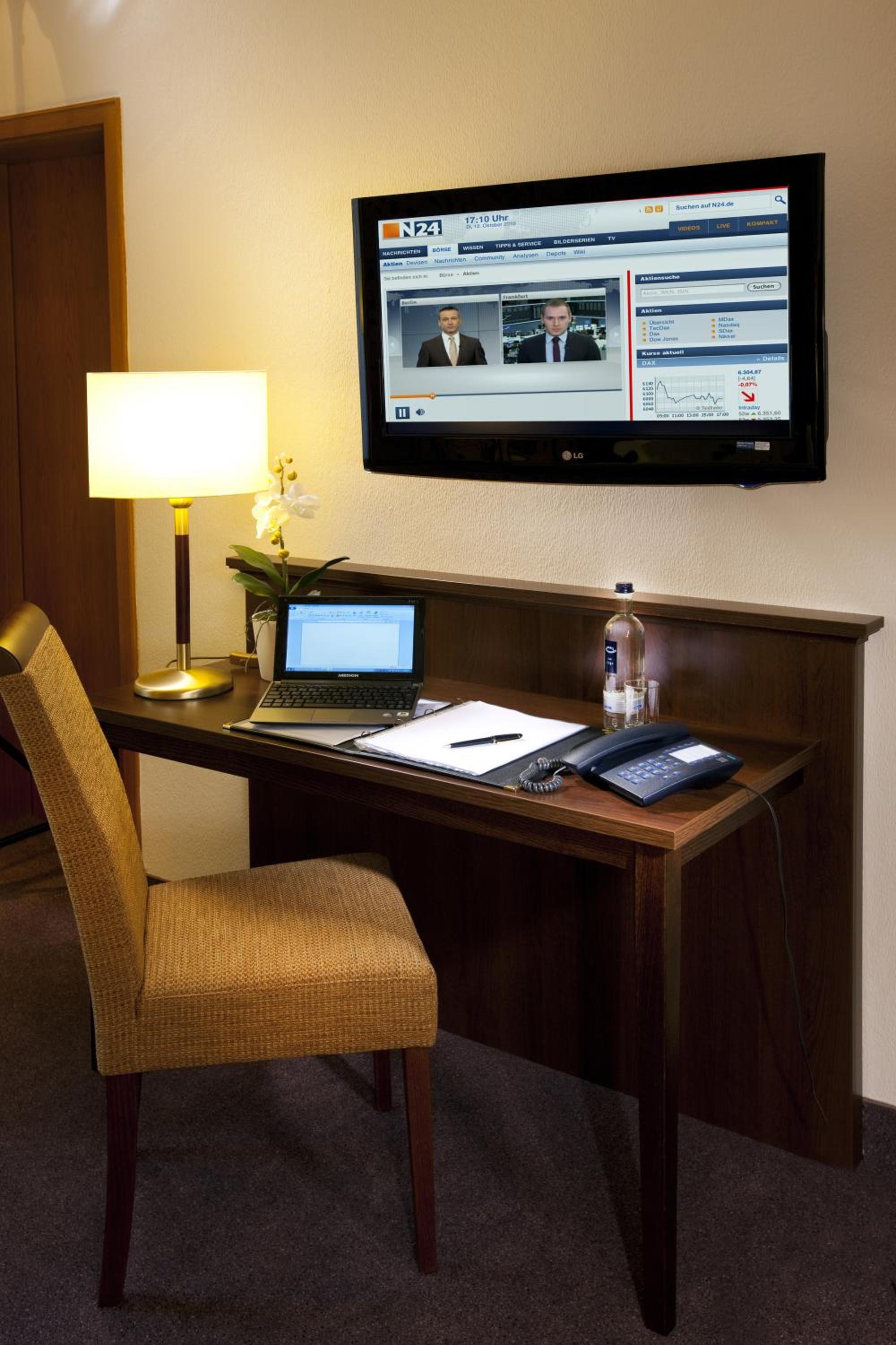Double or Twin Room - Photo 3