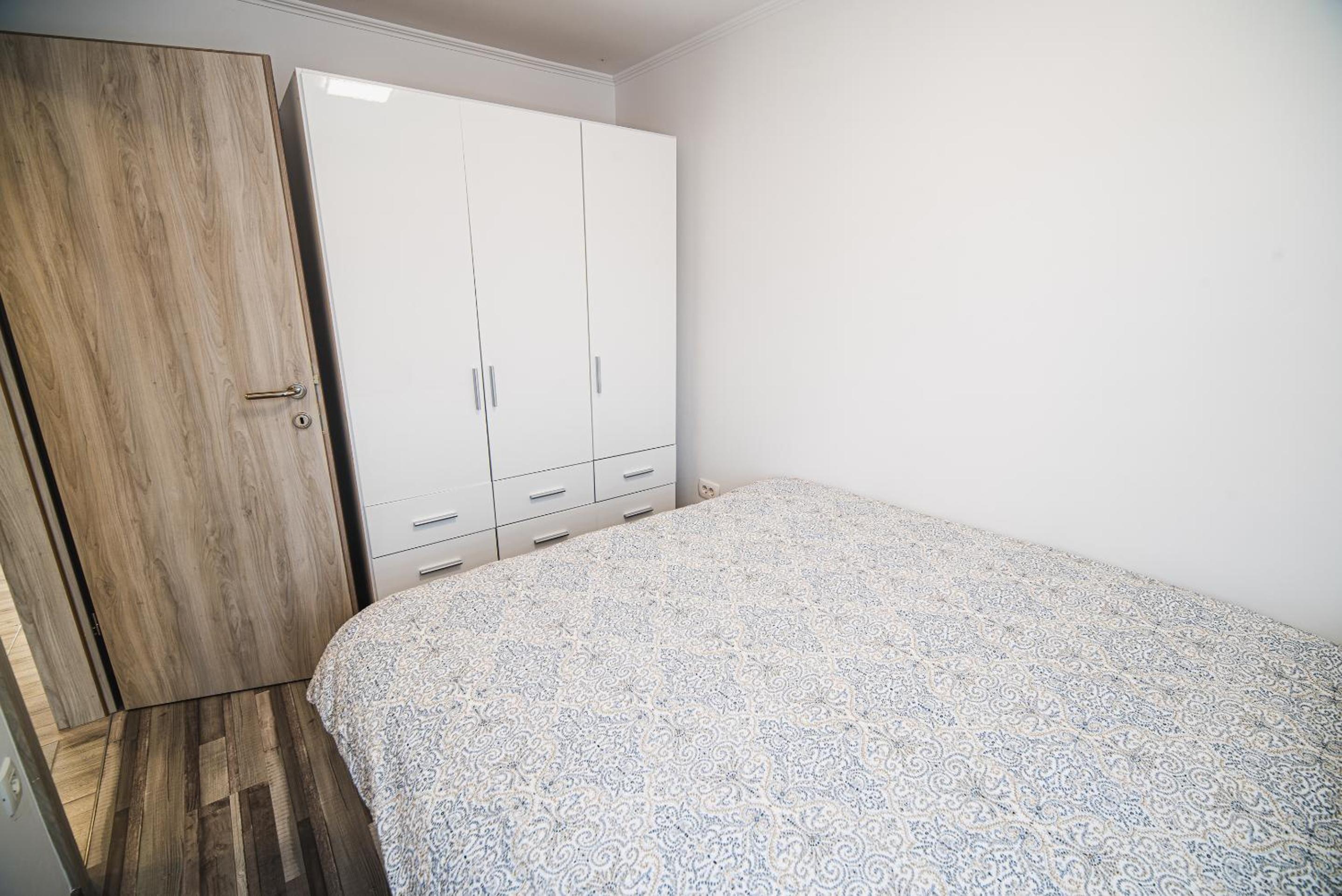 One-Bedroom Apartment - Photo 9