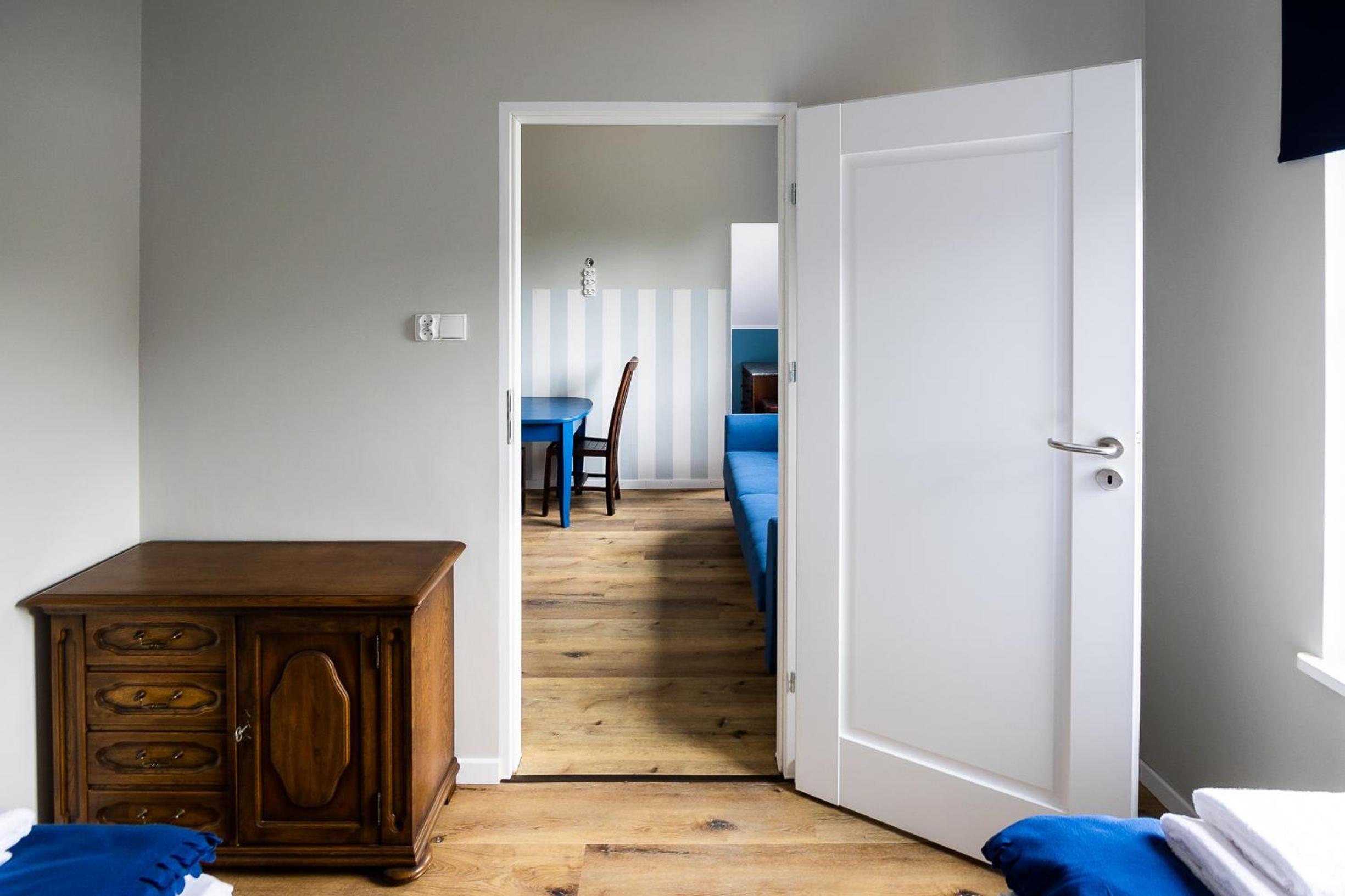 Family Room with Private Bathroom - Photo 6