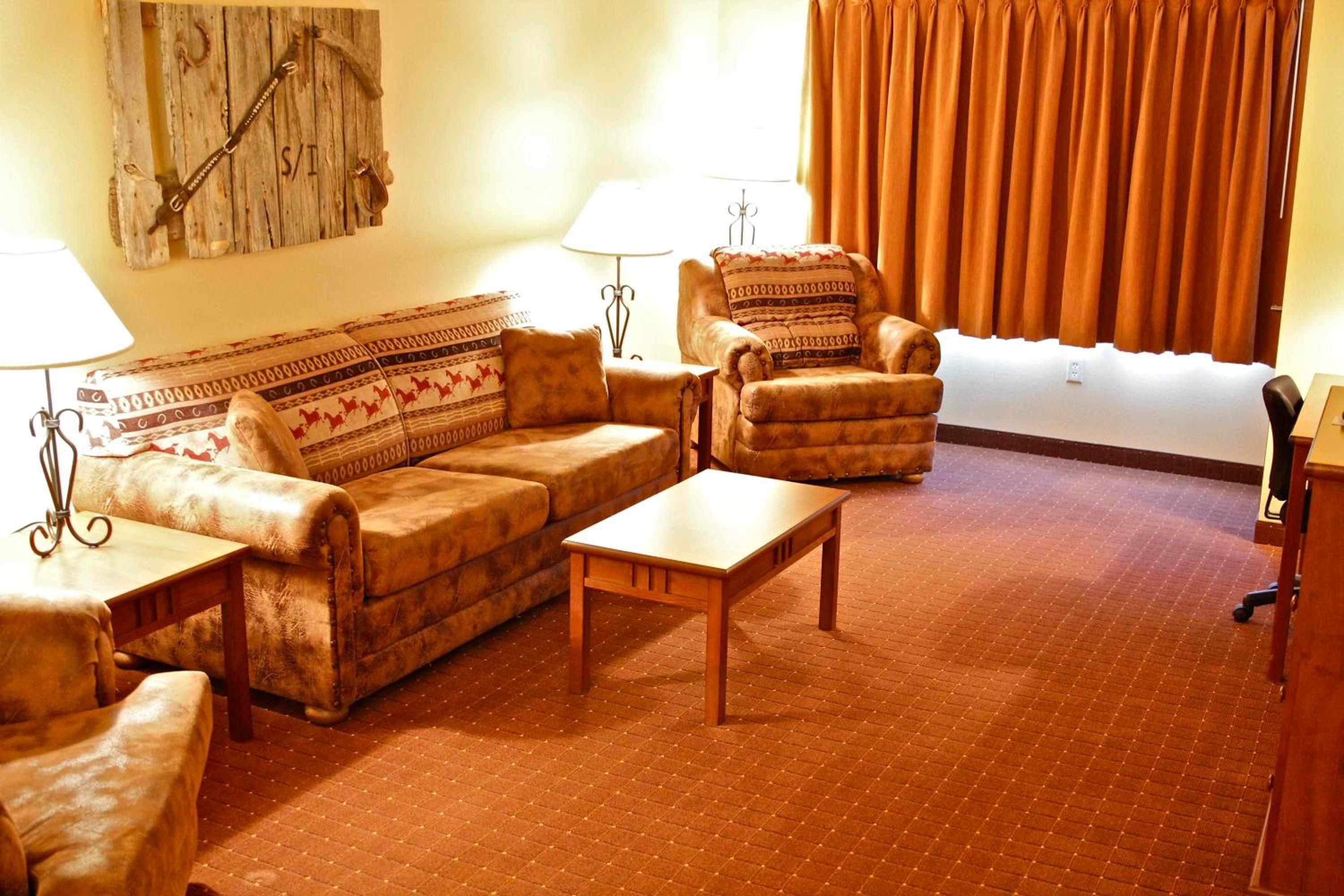 Deluxe Two Bedroom Suite - Photo 4