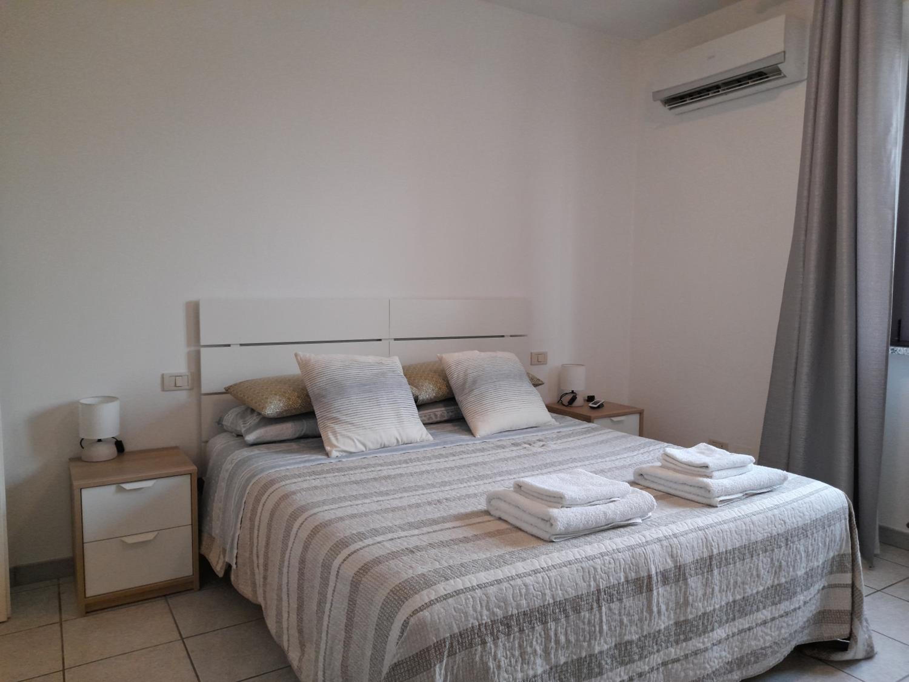 Double Room with Shared Bathroom photo 2