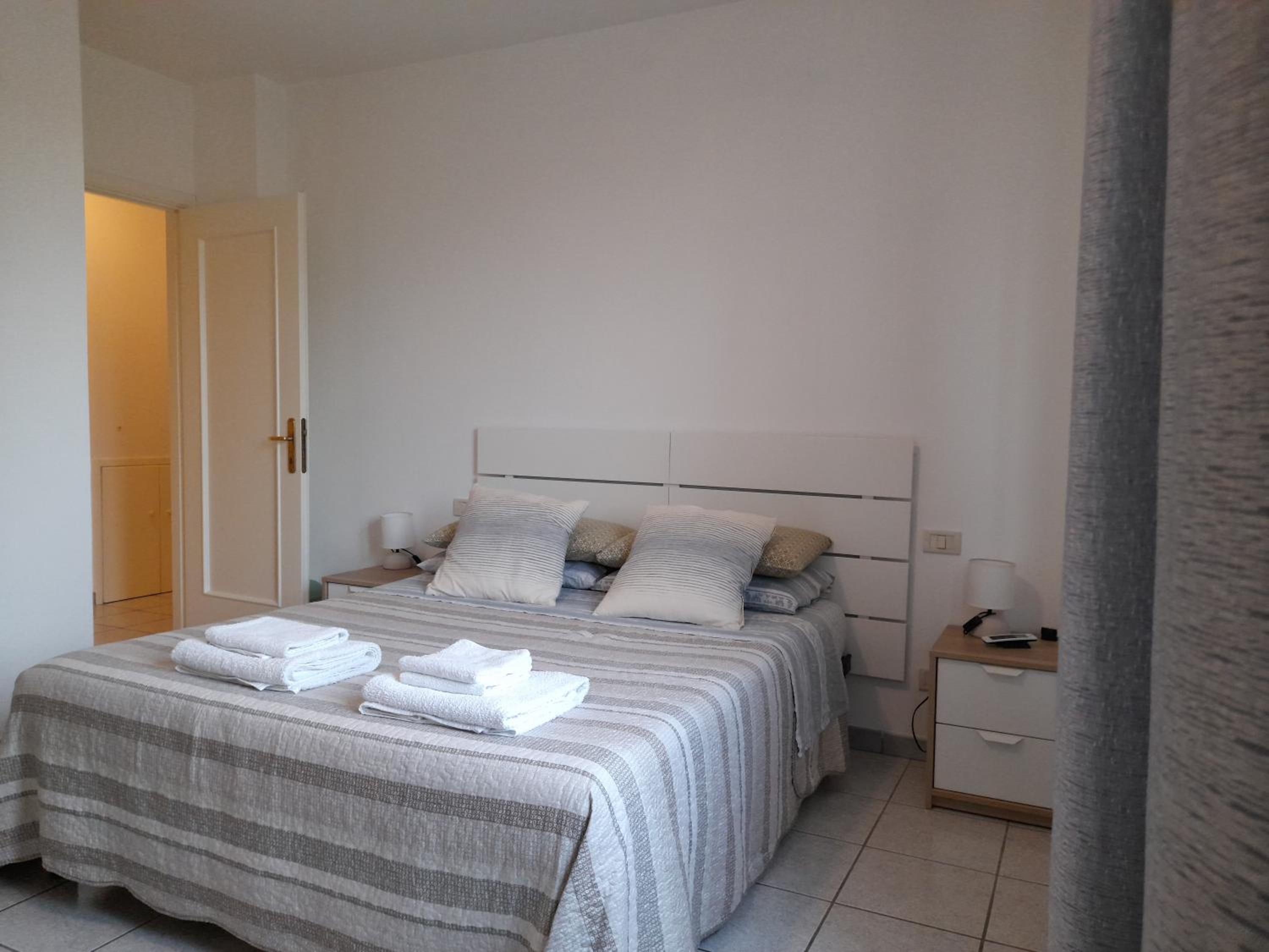 Double Room with Shared Bathroom photo 3