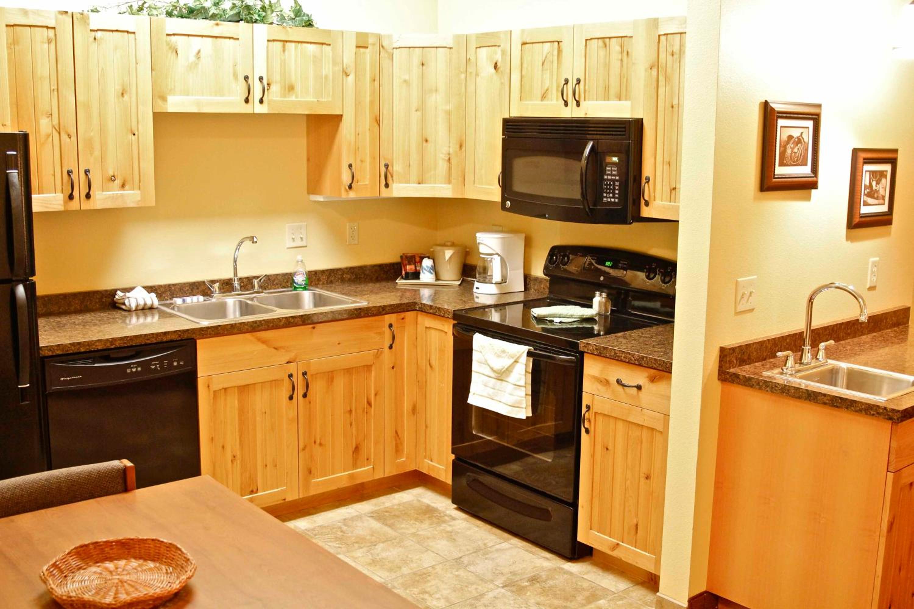 Deluxe Two Bedroom Suite - Photo 2