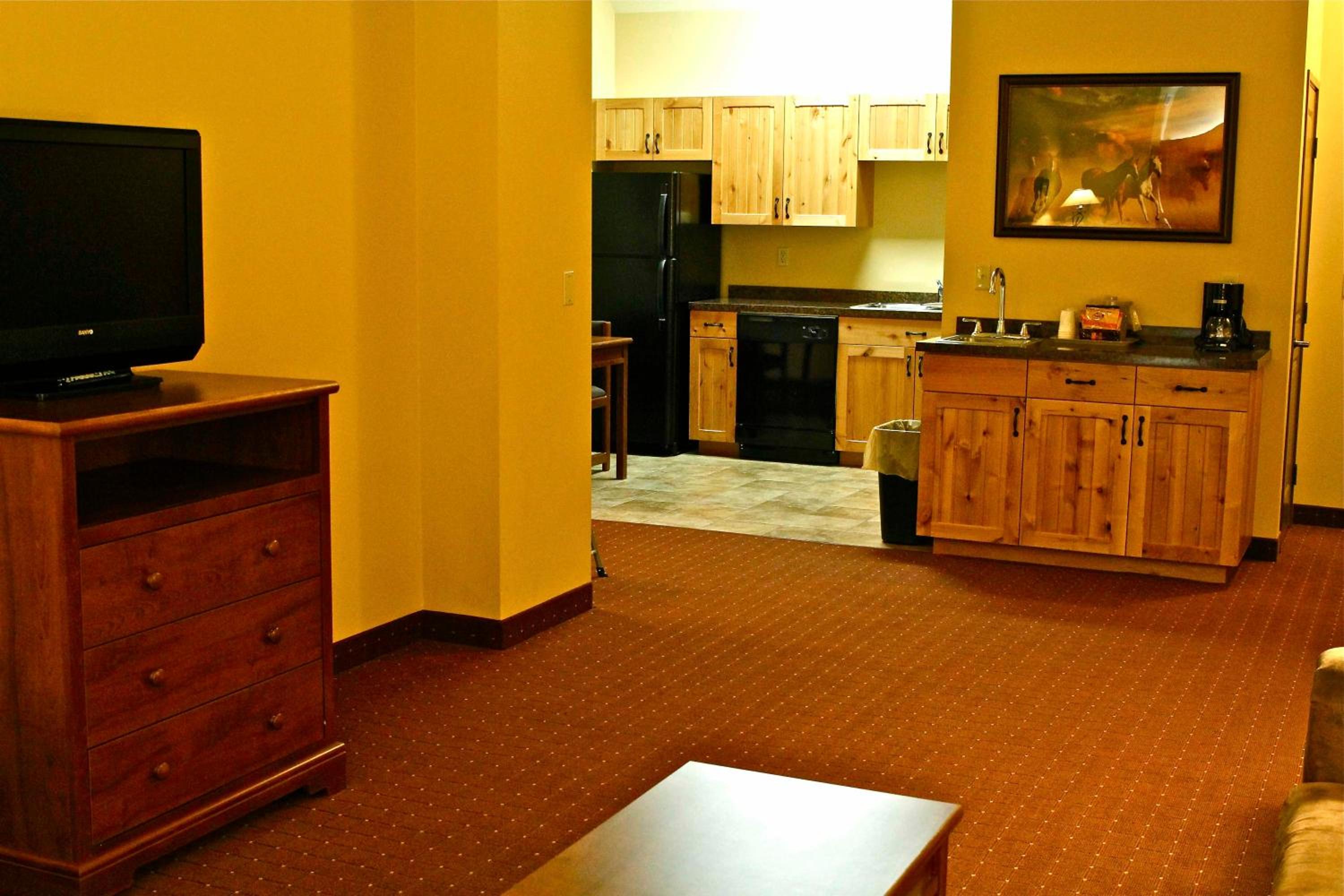 Deluxe Two Bedroom Suite - Photo 6