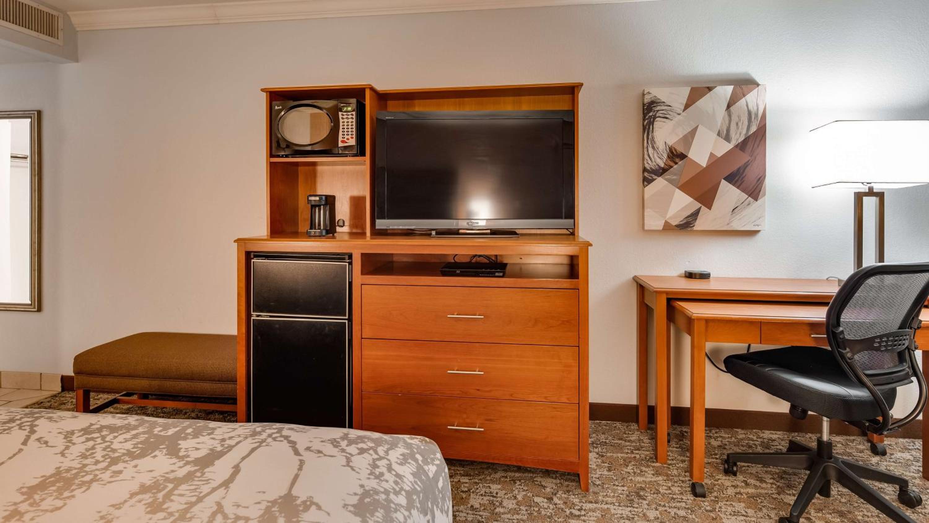 King Room - Non-Smoking photo 2