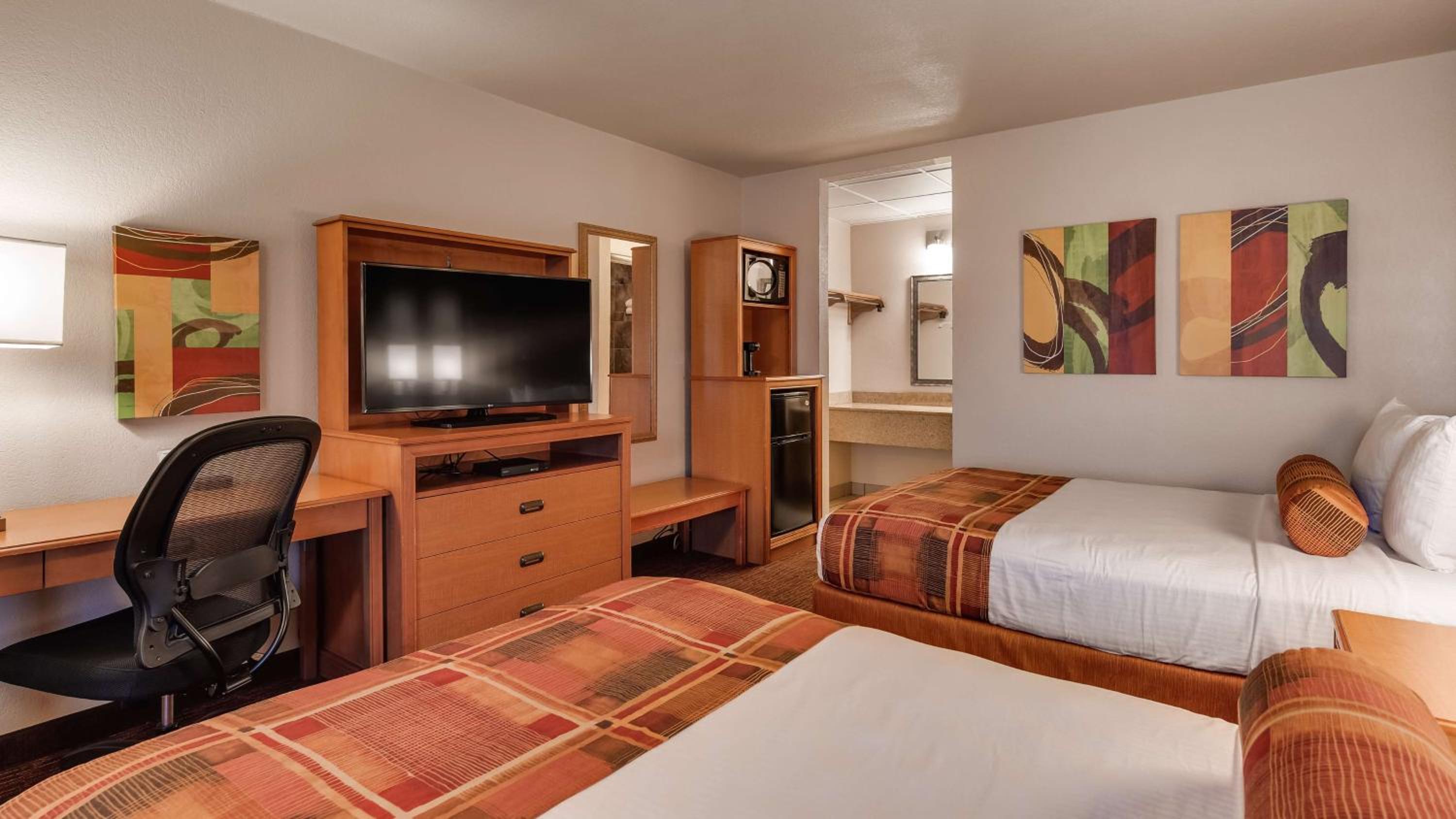 Double Room with Two Double Beds photo 3