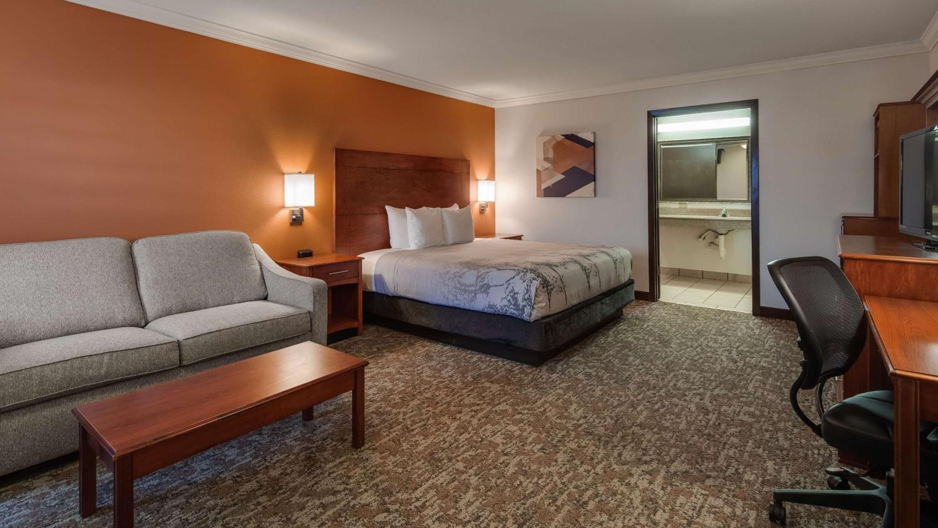 King Room with Hot Tub - Non-Smoking photo 1