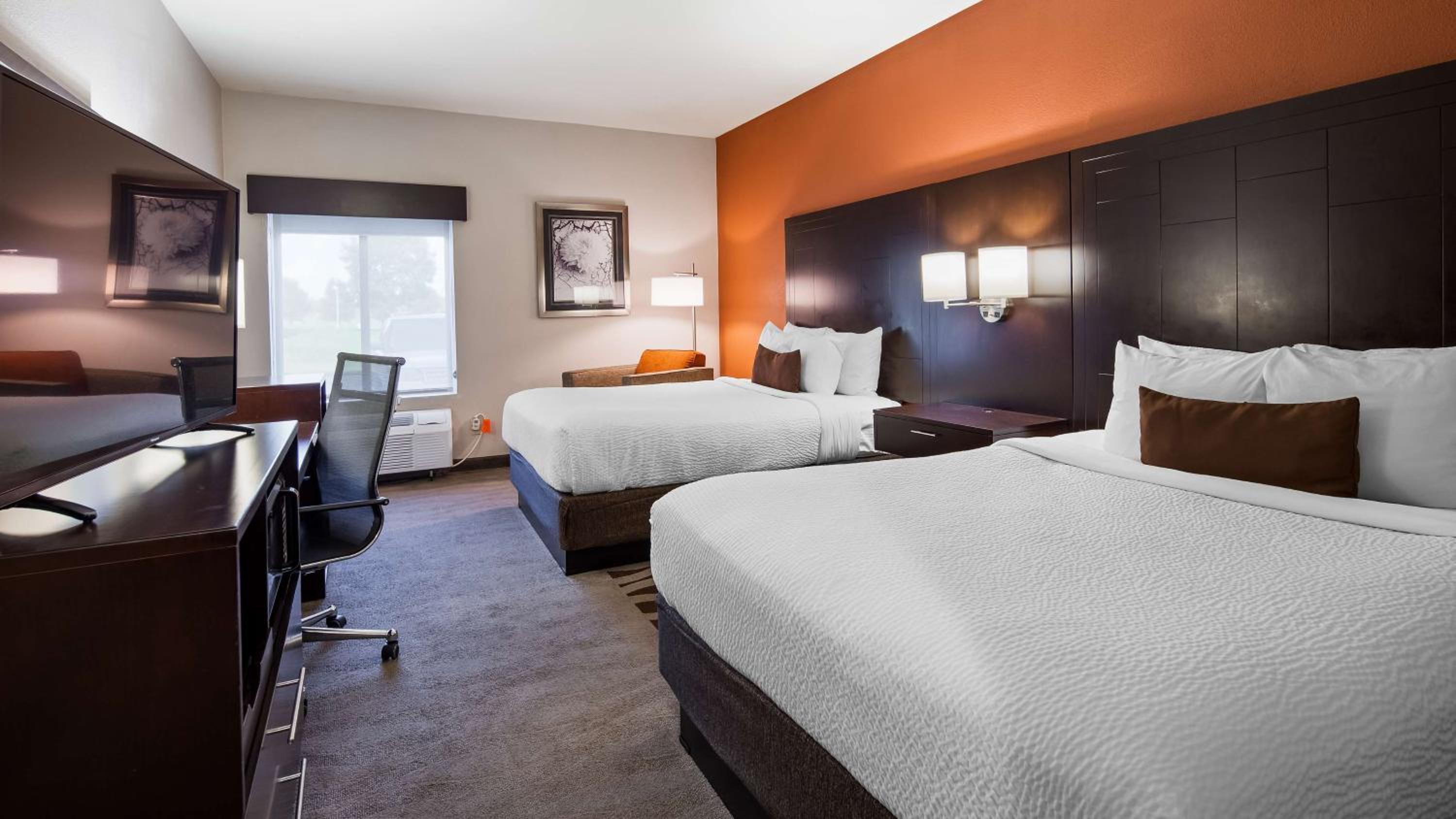 Queen Room with Two Queen Beds - Non-Smoking - Photo 1