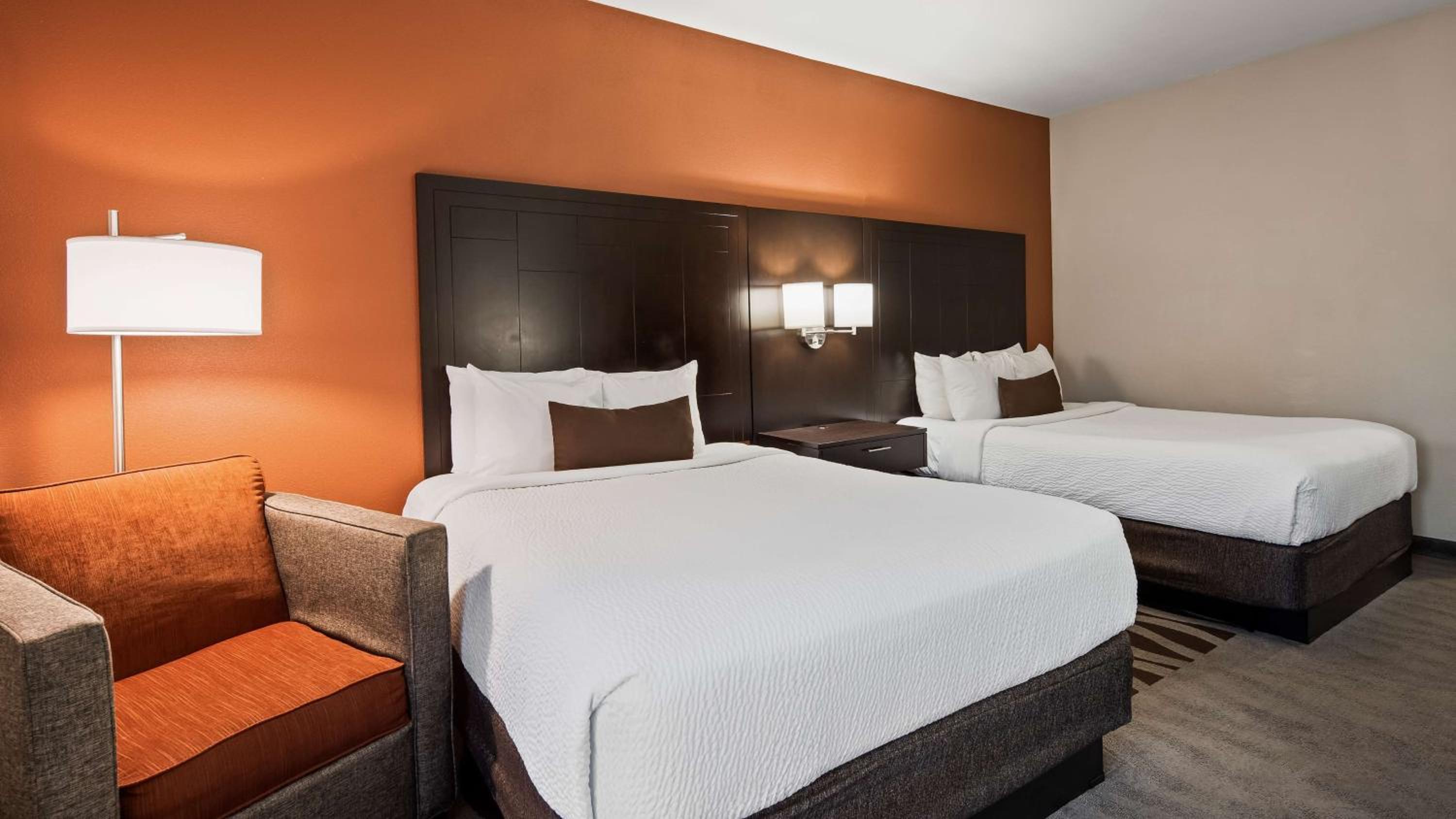 Queen Room with Two Queen Beds - Non-Smoking - Photo 4