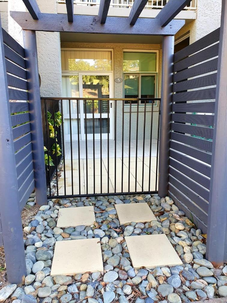 Two-Bedroom Apartment - Pet Friendly photo 2