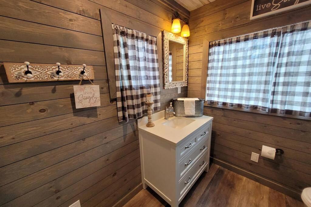 One-Bedroom House photo 1