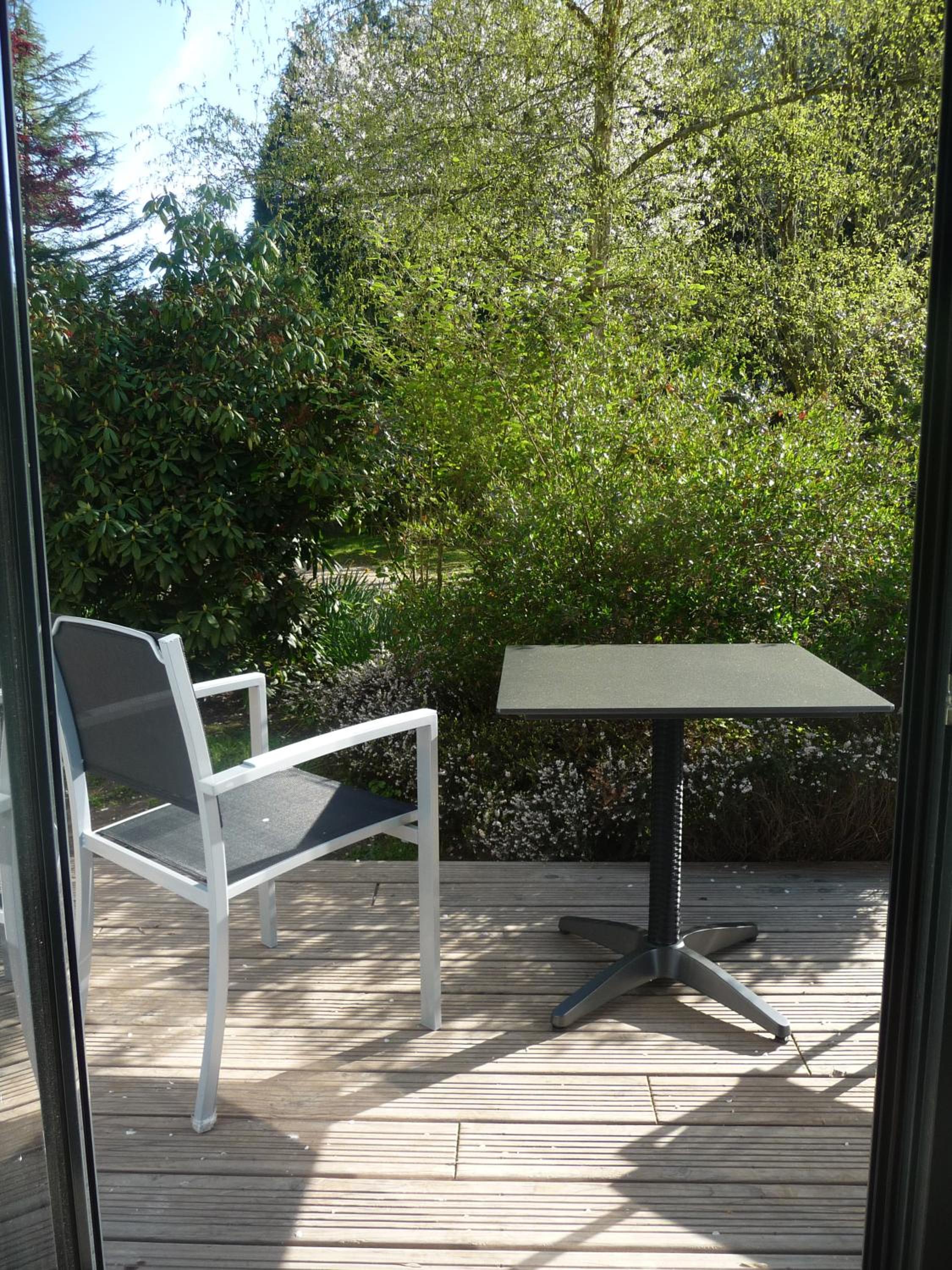 Contemporary Room photo 2