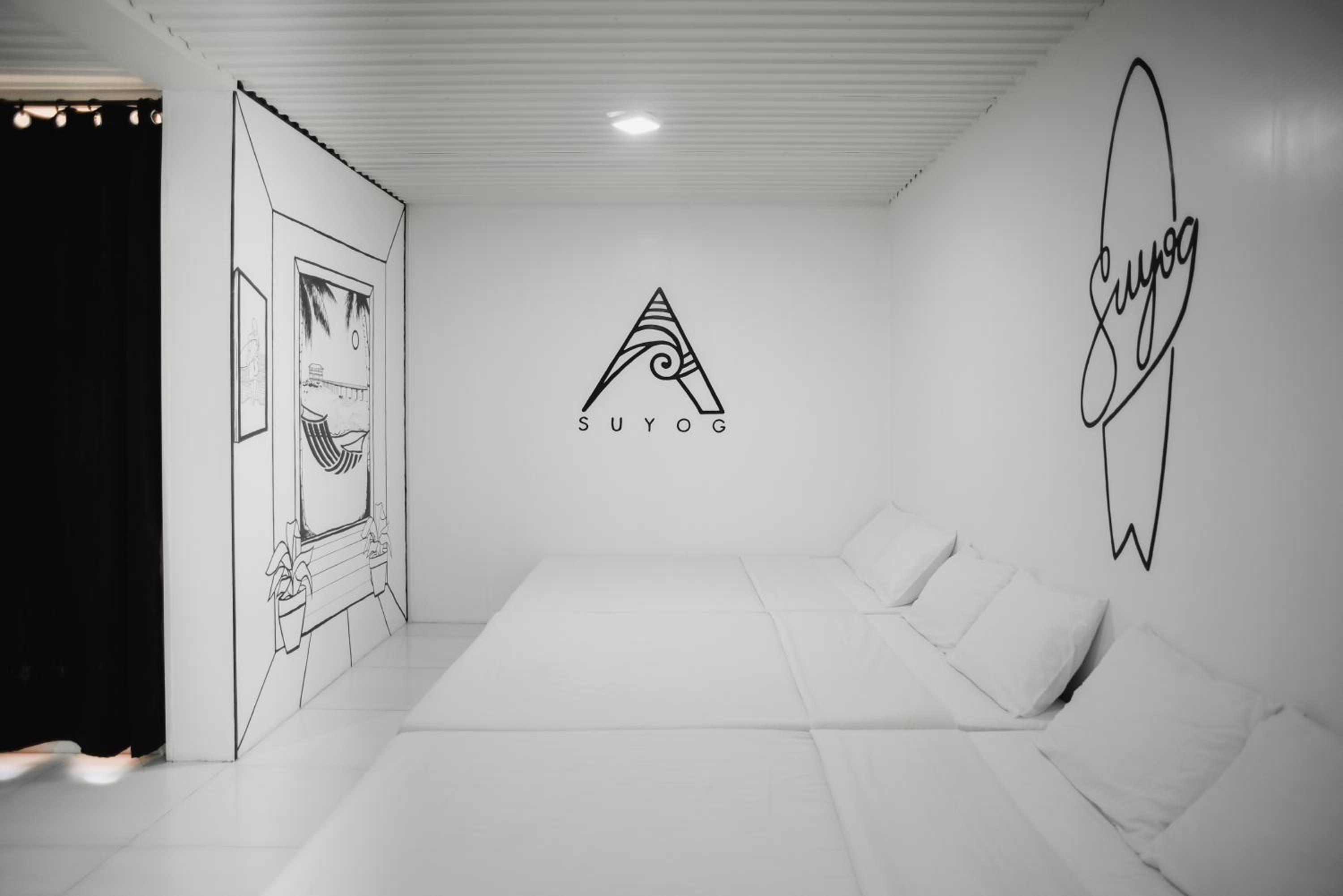 Family Room - Photo 10