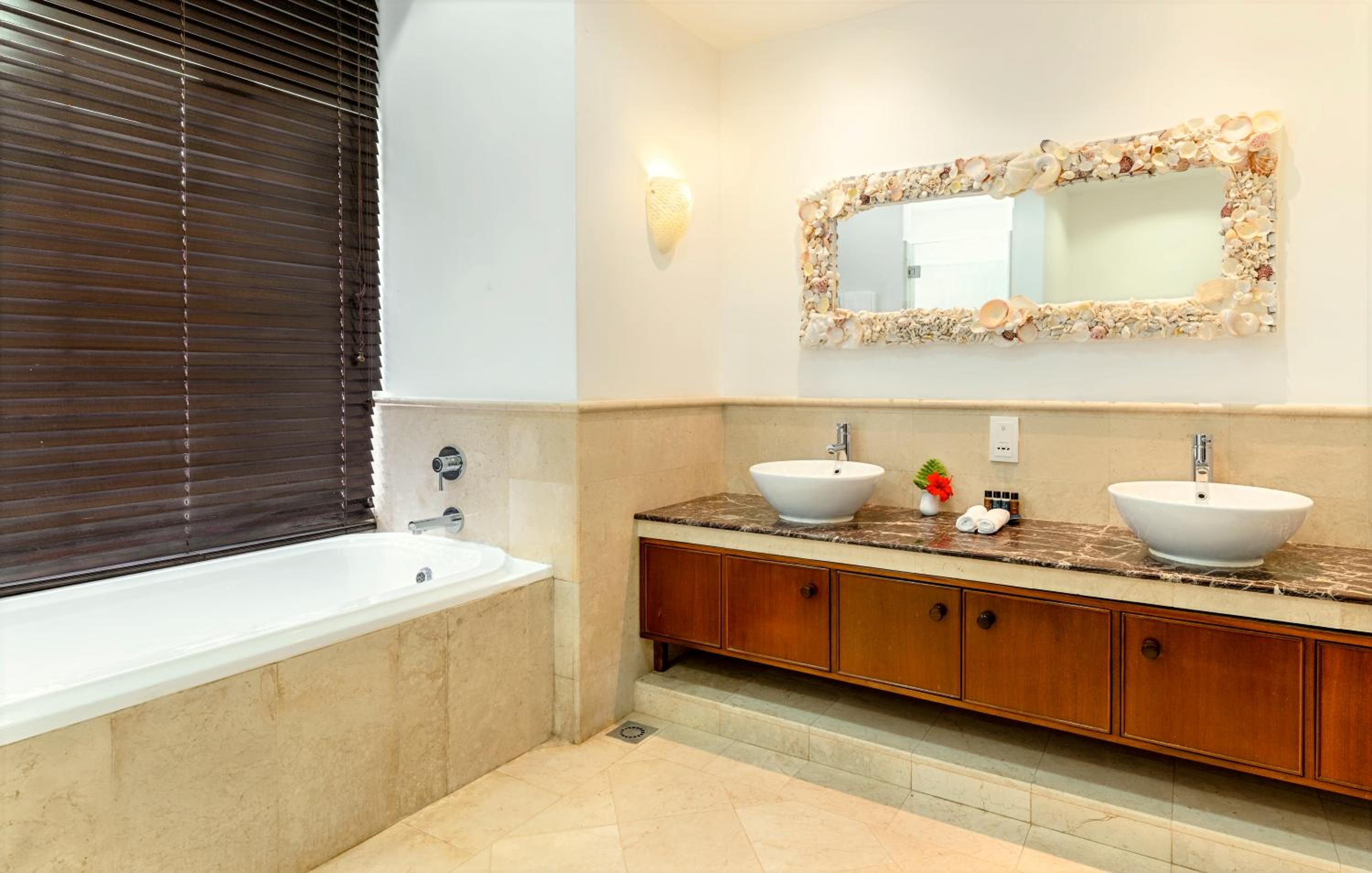 Deluxe Double Room with Balcony, photo 6