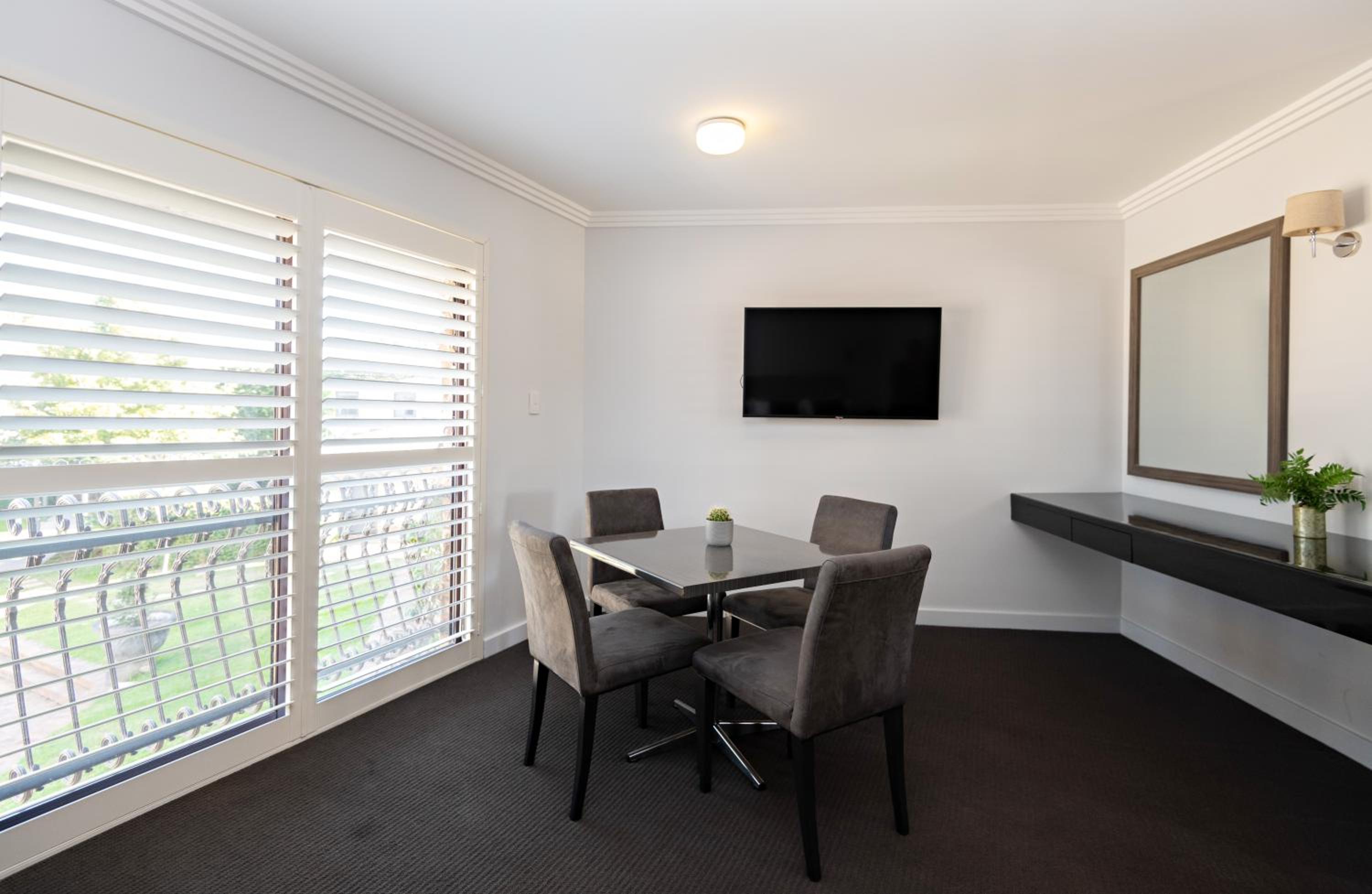 Two-Bedroom Spa Suite - Photo 4