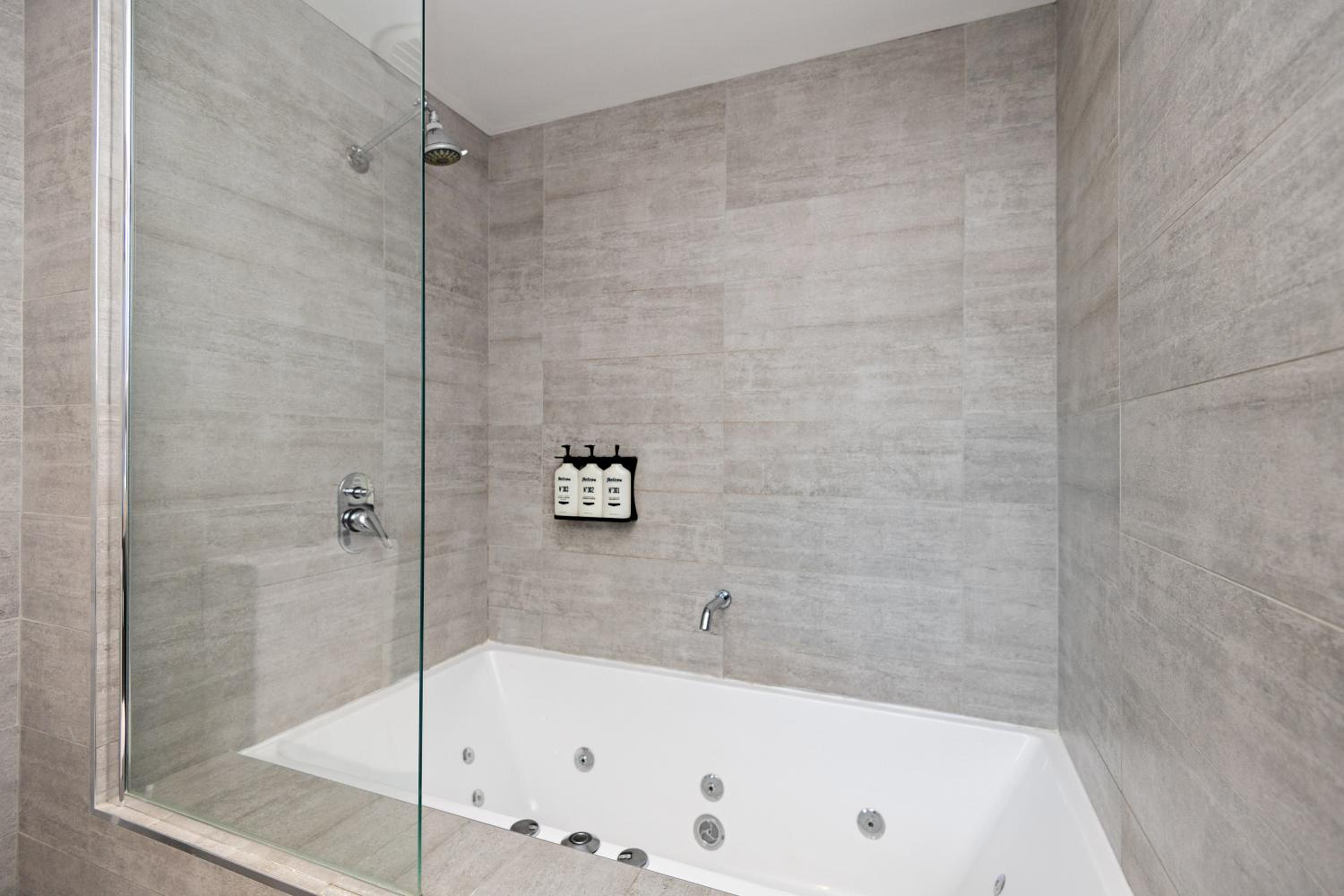 Two-Bedroom Spa Suite - Photo 7
