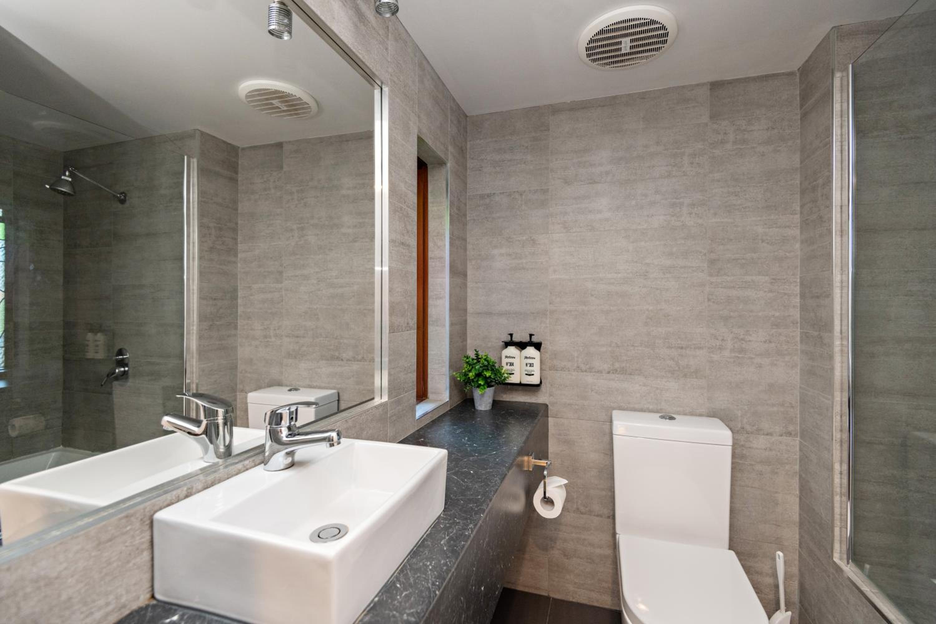 Two-Bedroom Spa Suite - Photo 3