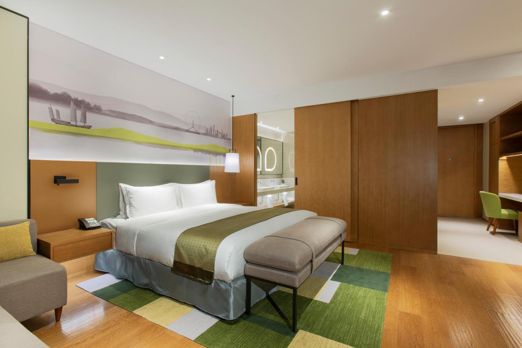 Premium King Room with City View