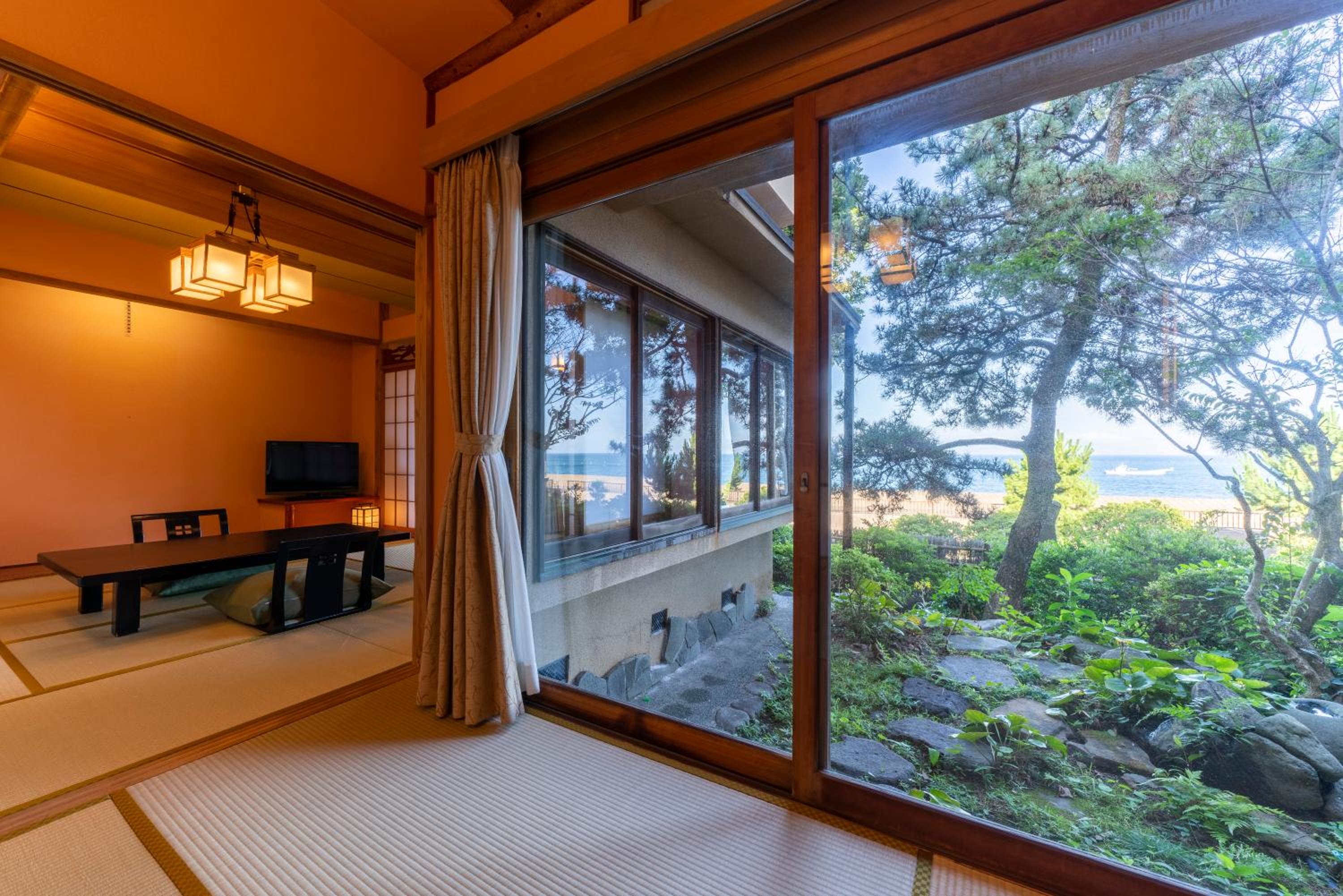 Deluxe Japanese-Style Room With Sea View - Annex photo 2