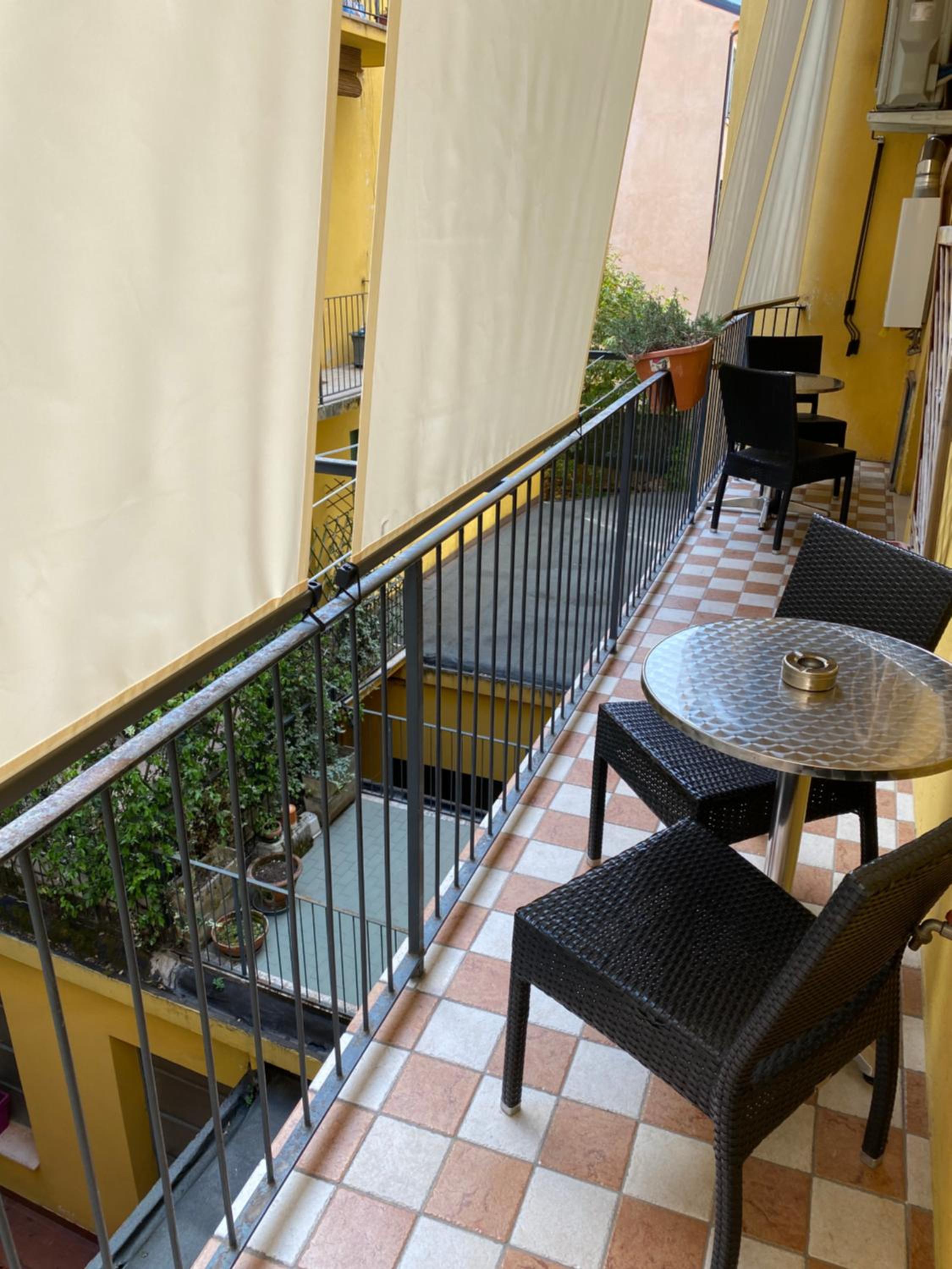 Double Room with Balcony - Photo 5