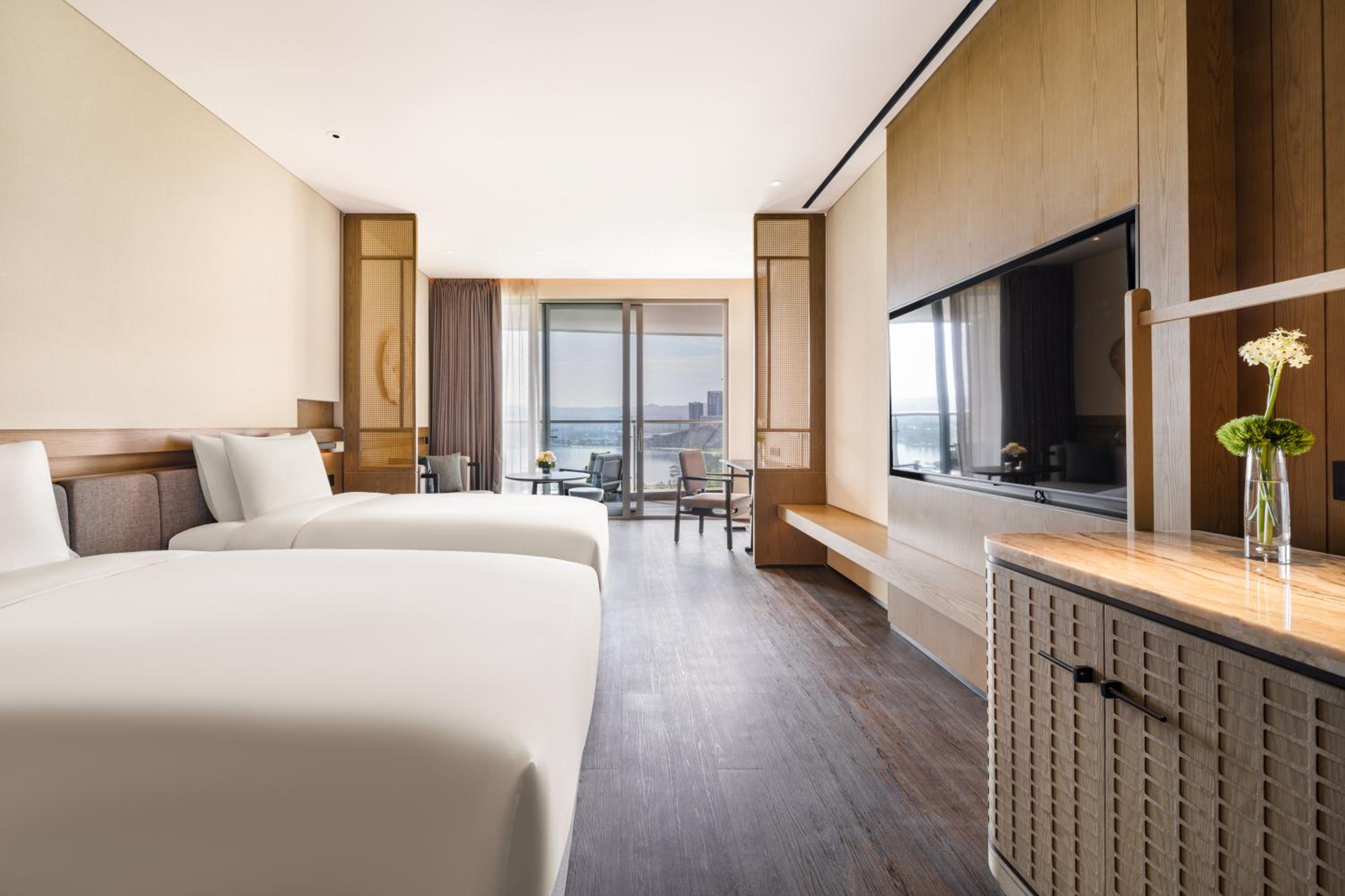 Deluxe Twin Room with Lake View photo 1