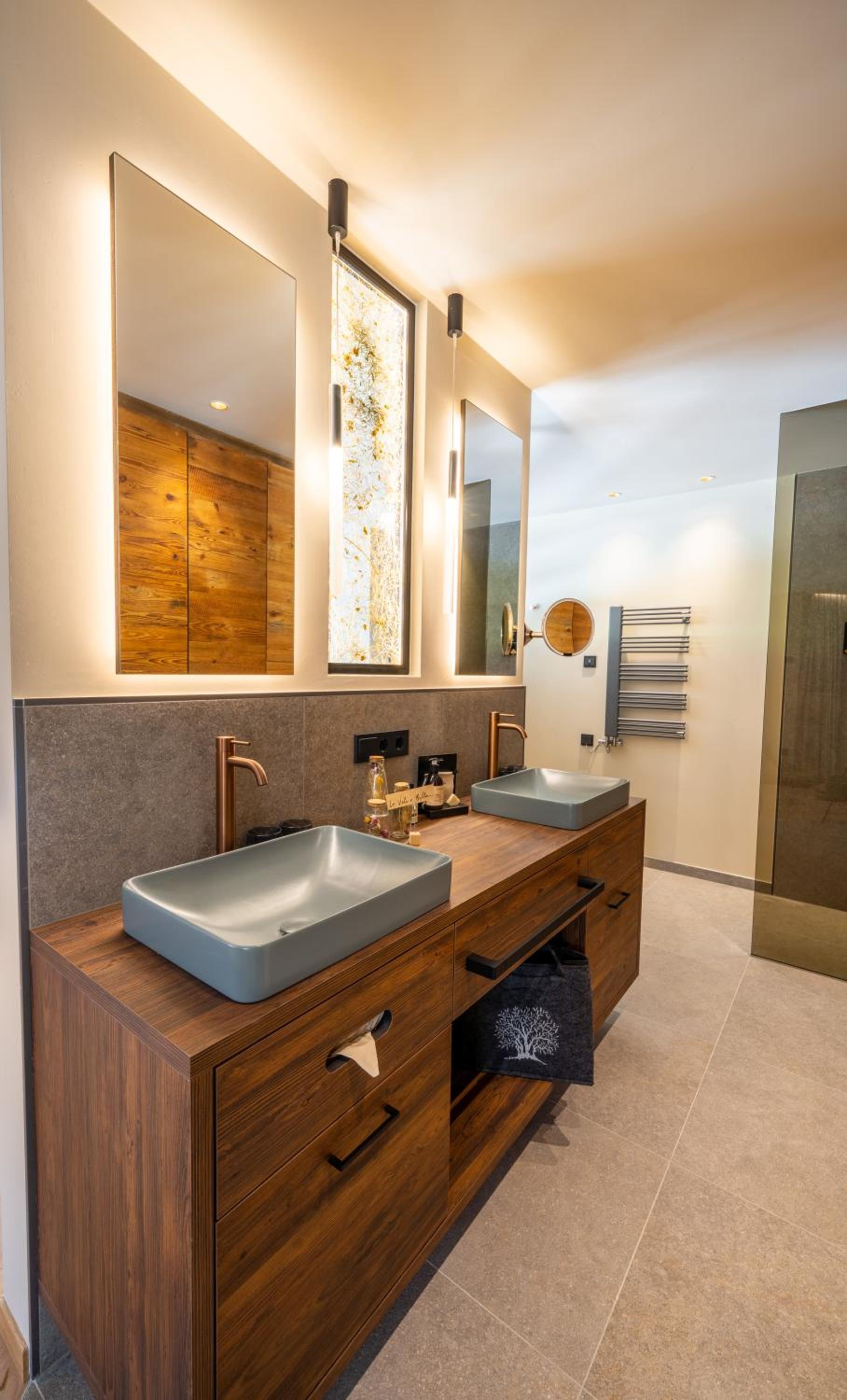 Suite with Mountain View photo 3