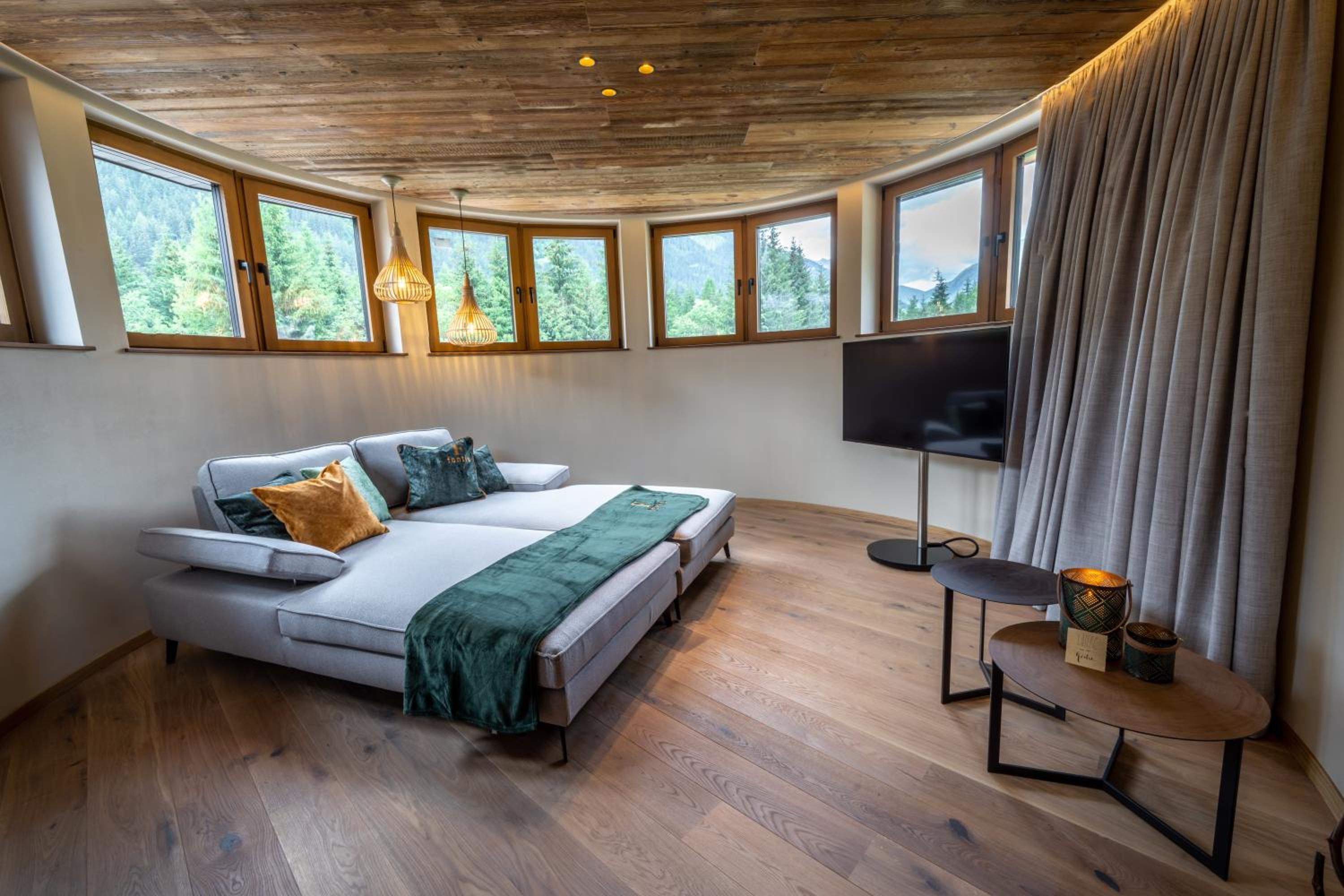Suite with Mountain View photo 2
