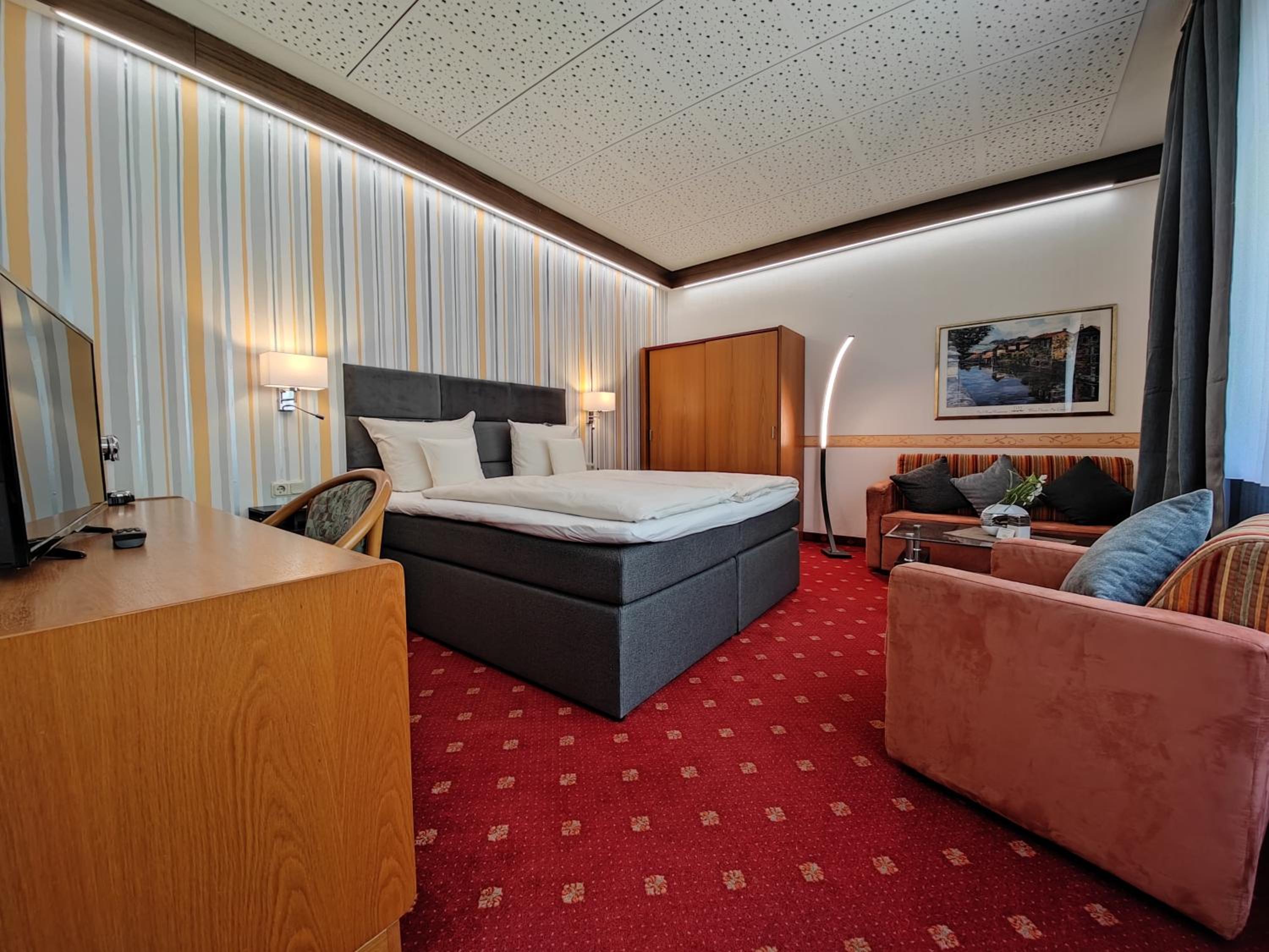 Deluxe Double Room (2 Adults + 1 Child)